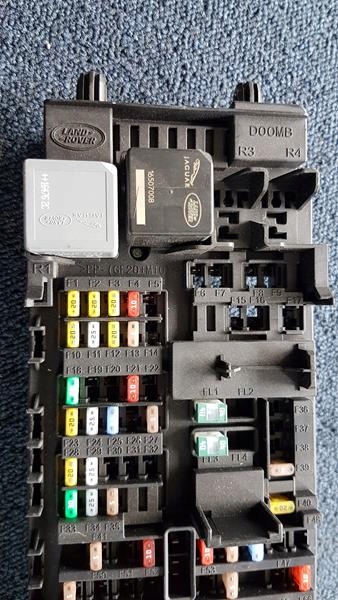 SKRZYNKA BEZPIECZNIKOW LAND ROVER RANGE ROVER Part number 58L811F05