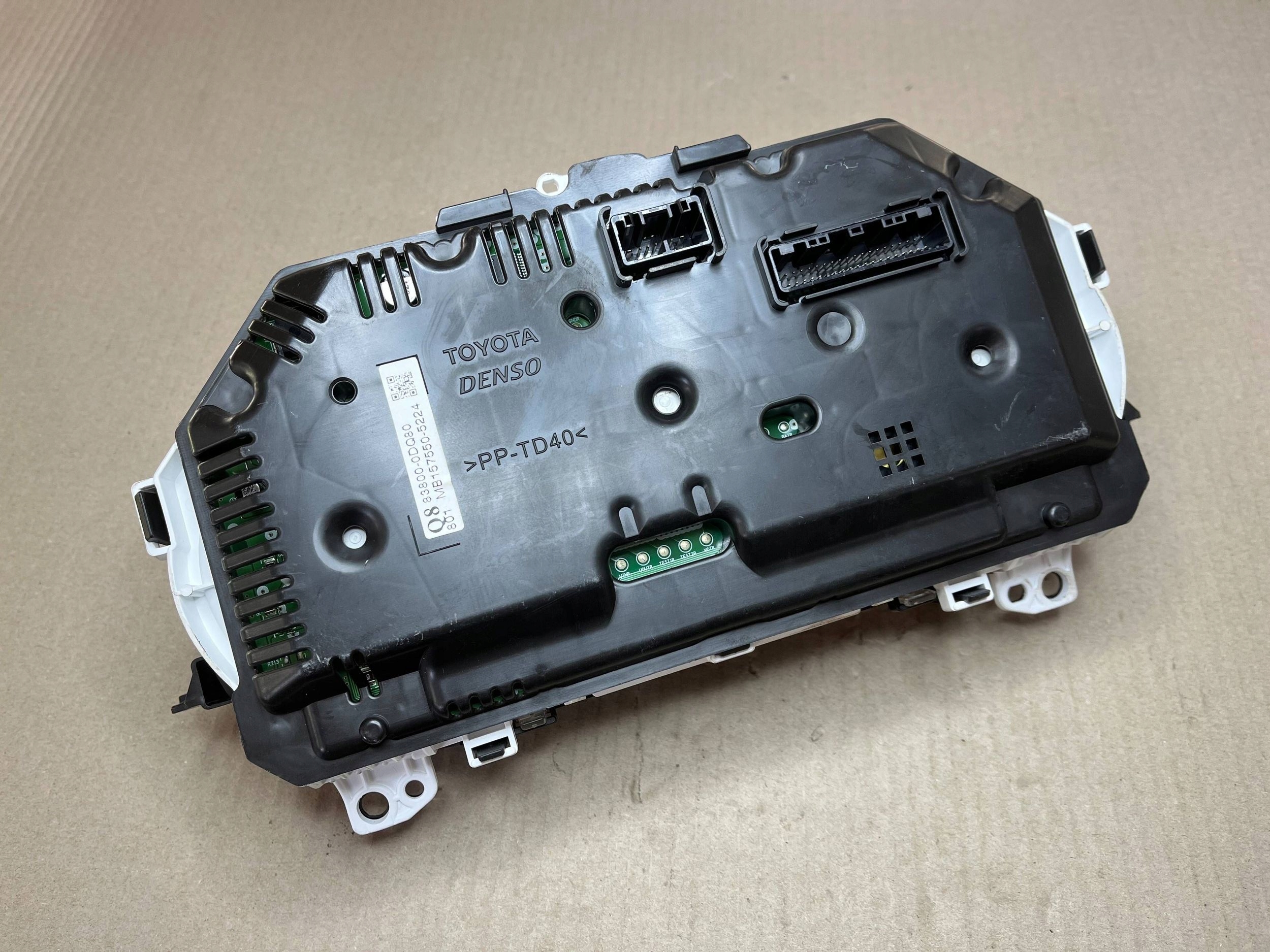 dials Toyota Yaris 838000dq80 !A