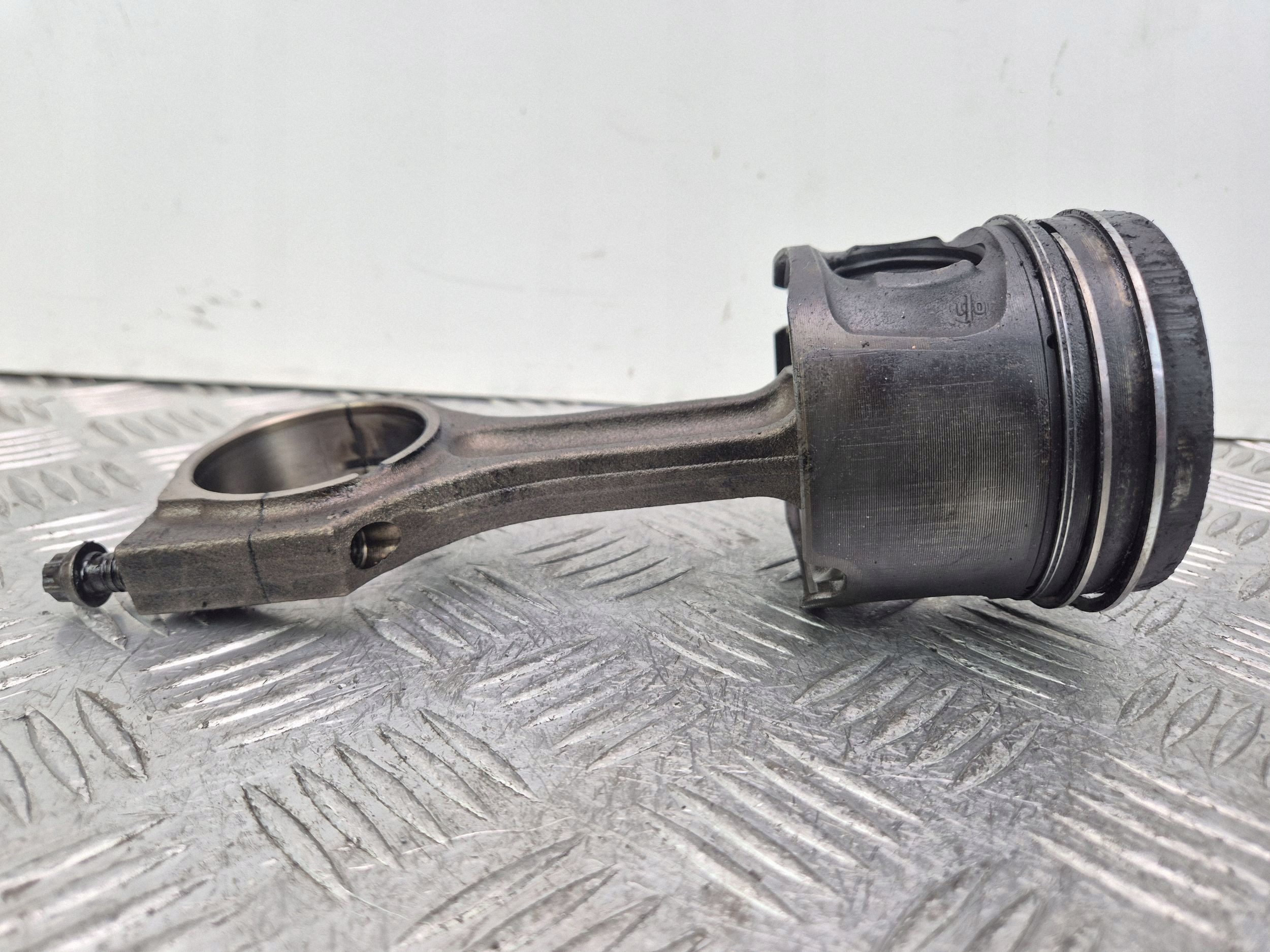 dugattyú hajtókar BMW 1 E81 E87 120d 0840BB N47D20A