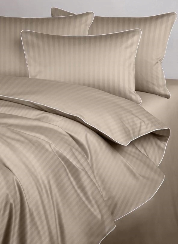 Damaškové obliečky macchiato béžové s bielym lemom 160x200 Maro Home