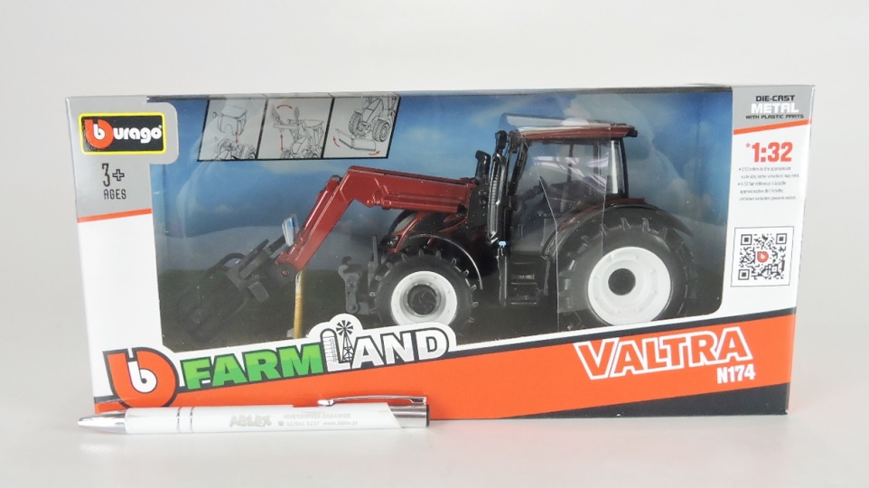 Valtra N174 s pluhem Bburago