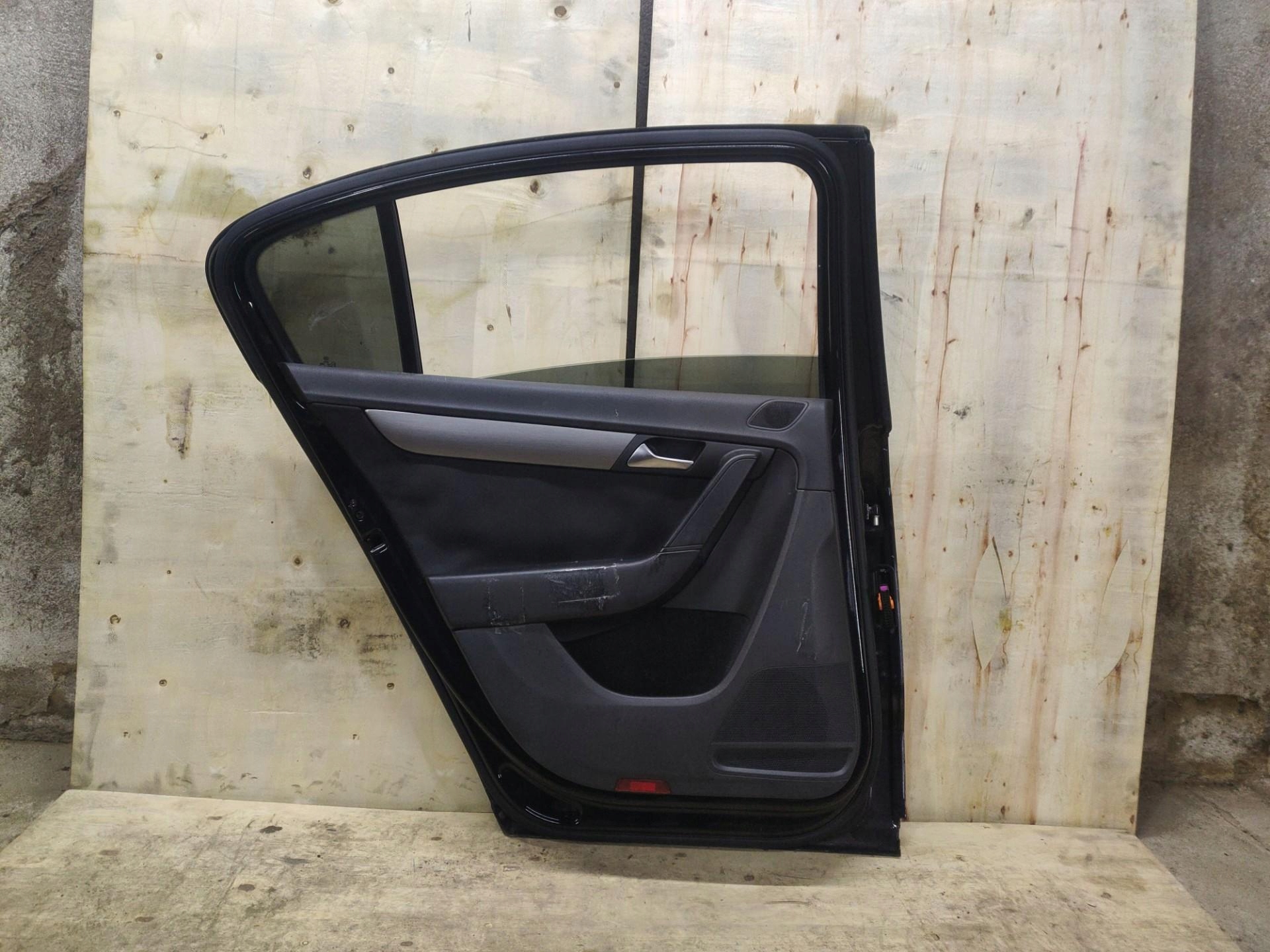 door rear part left side Volkswagen Passat B7 2011