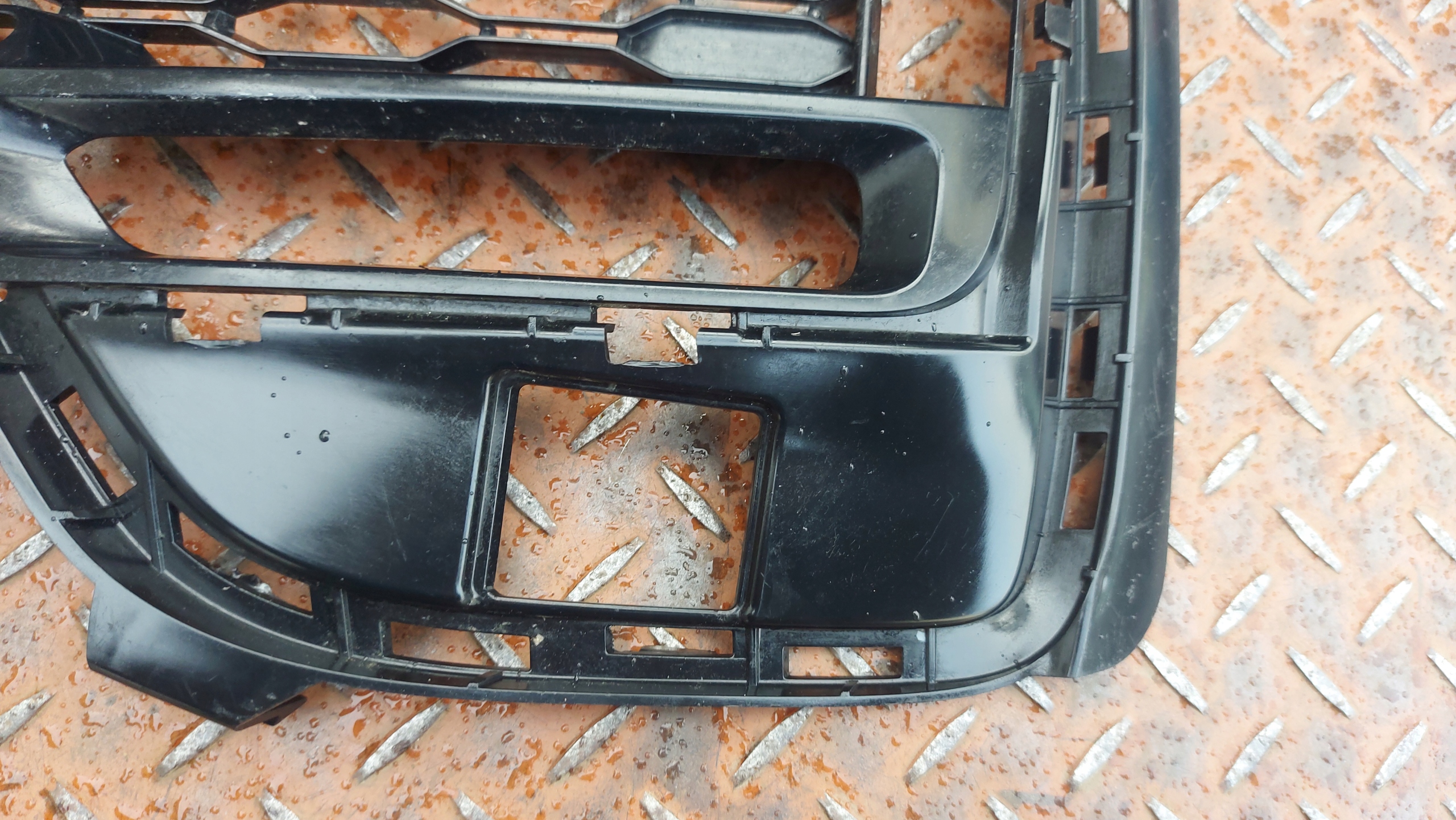 grid of a bumper right front BMW 3 G20 G21 19