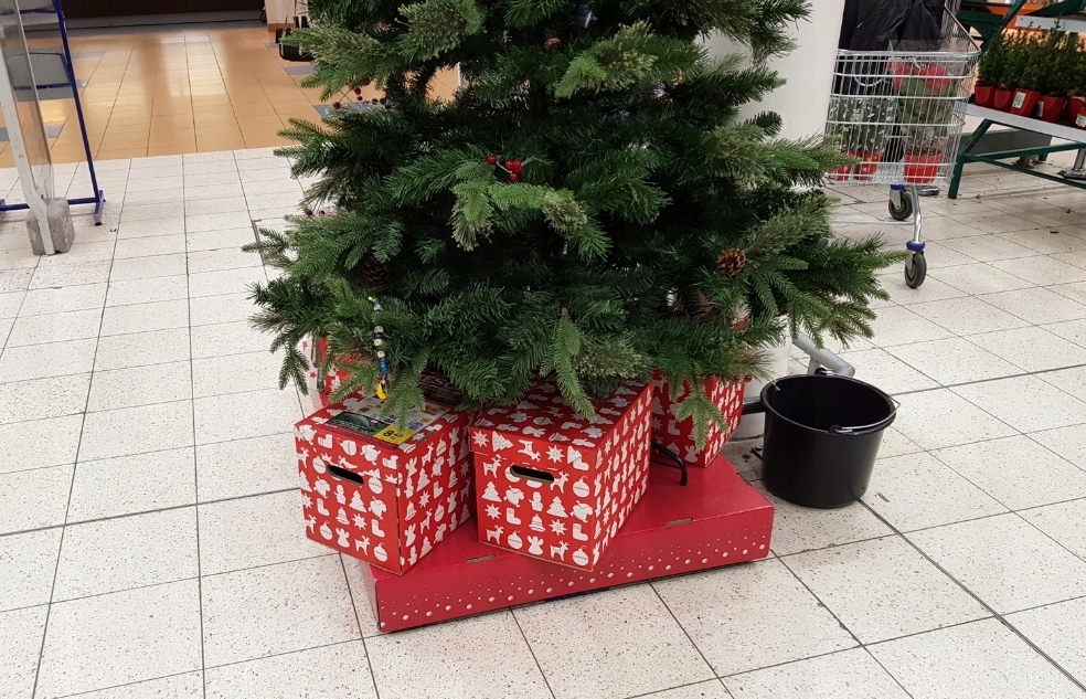 Pudełko pudełka świąteczne prezentowe mikołaje cze Marka inna