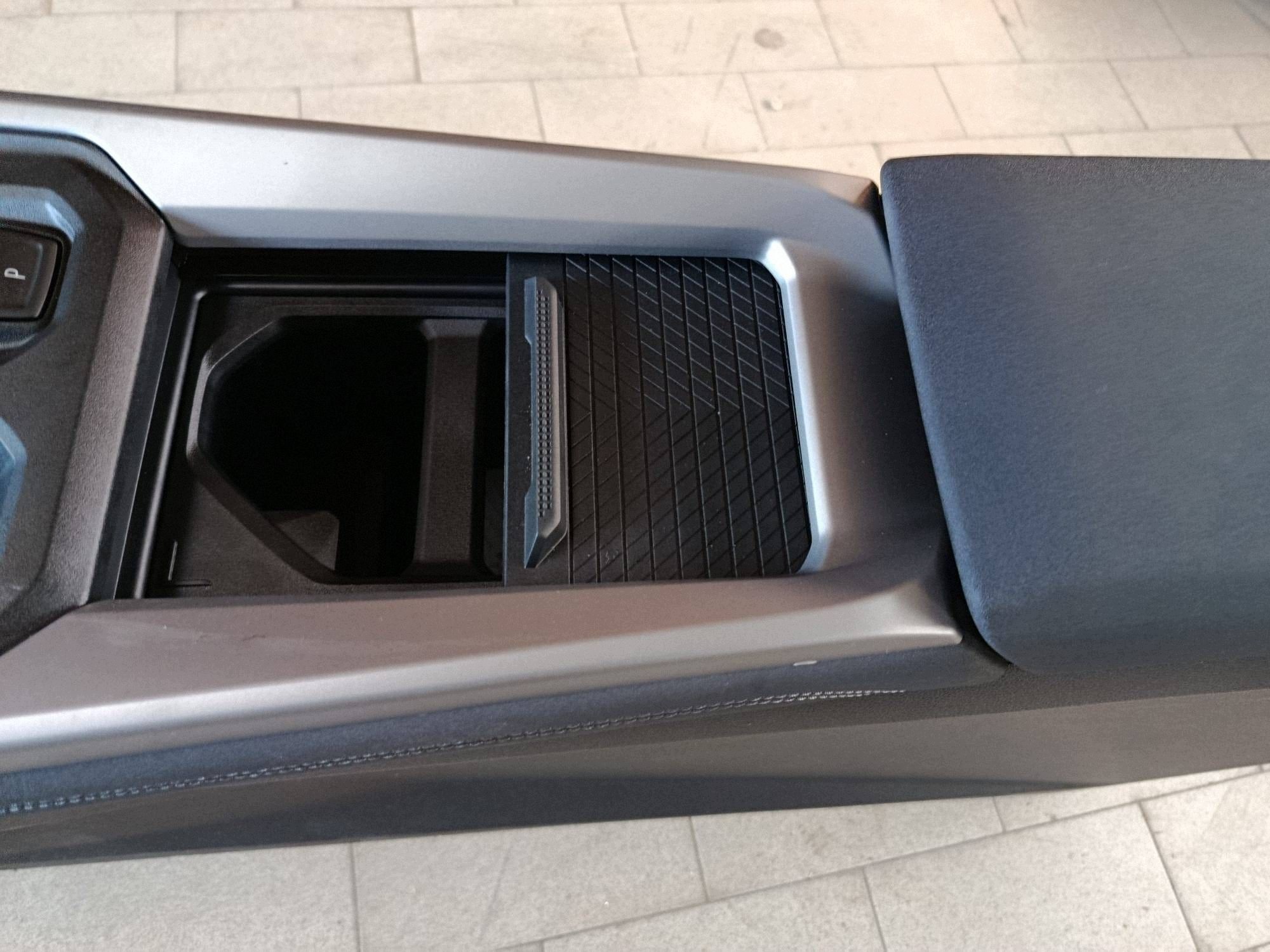 seats side inner armrest Komplet Dacia Bigster ZLOTA NIC