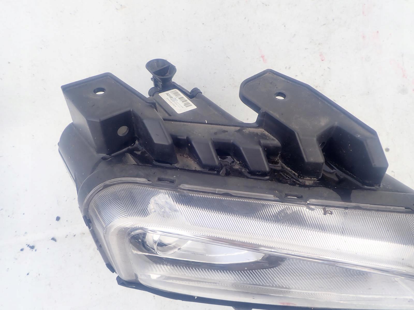HYUNDAI KONA 17-20 light front front right