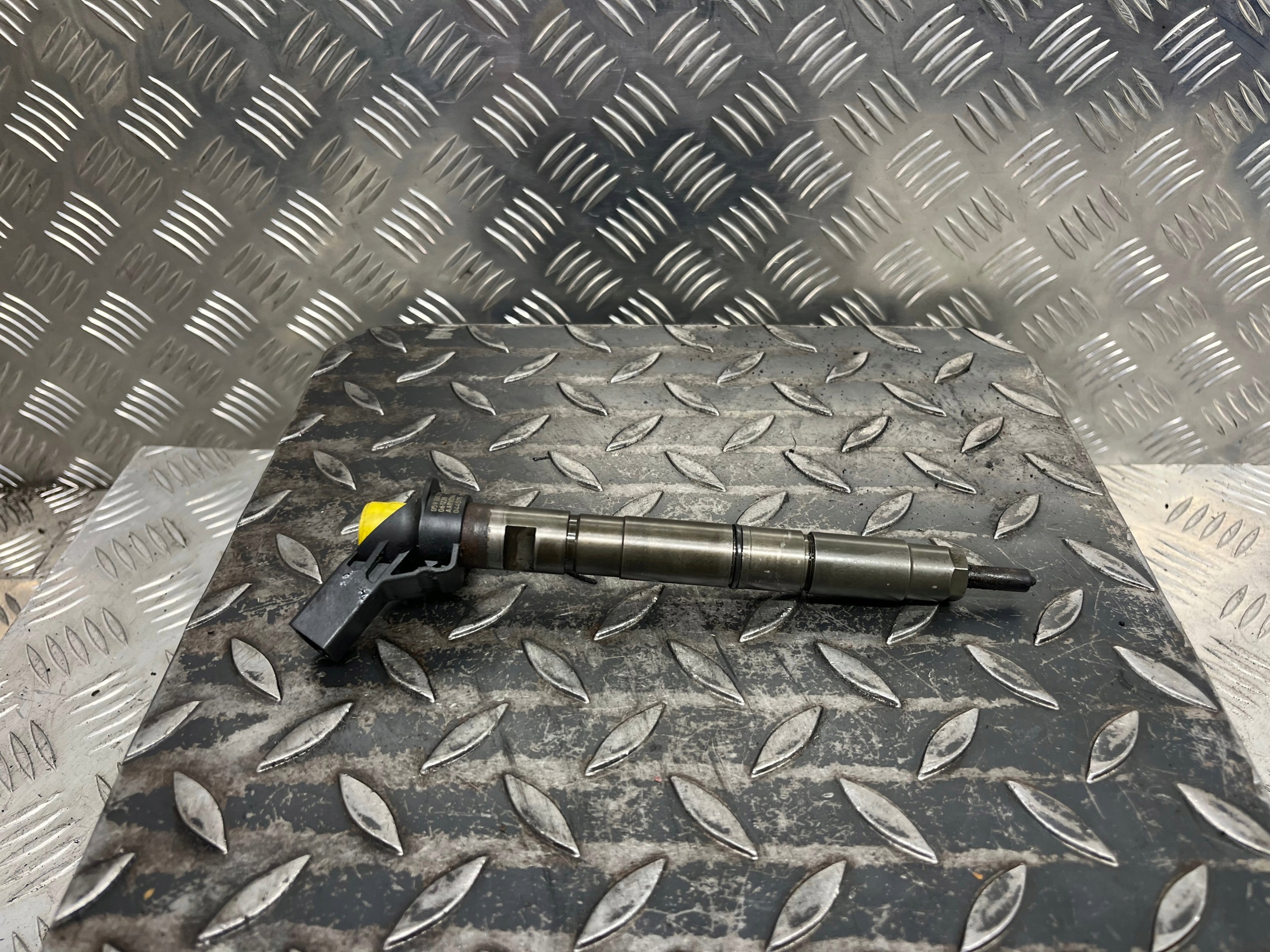 nozzle injector VOLKSWAGEN PHAETON 059130277AH
