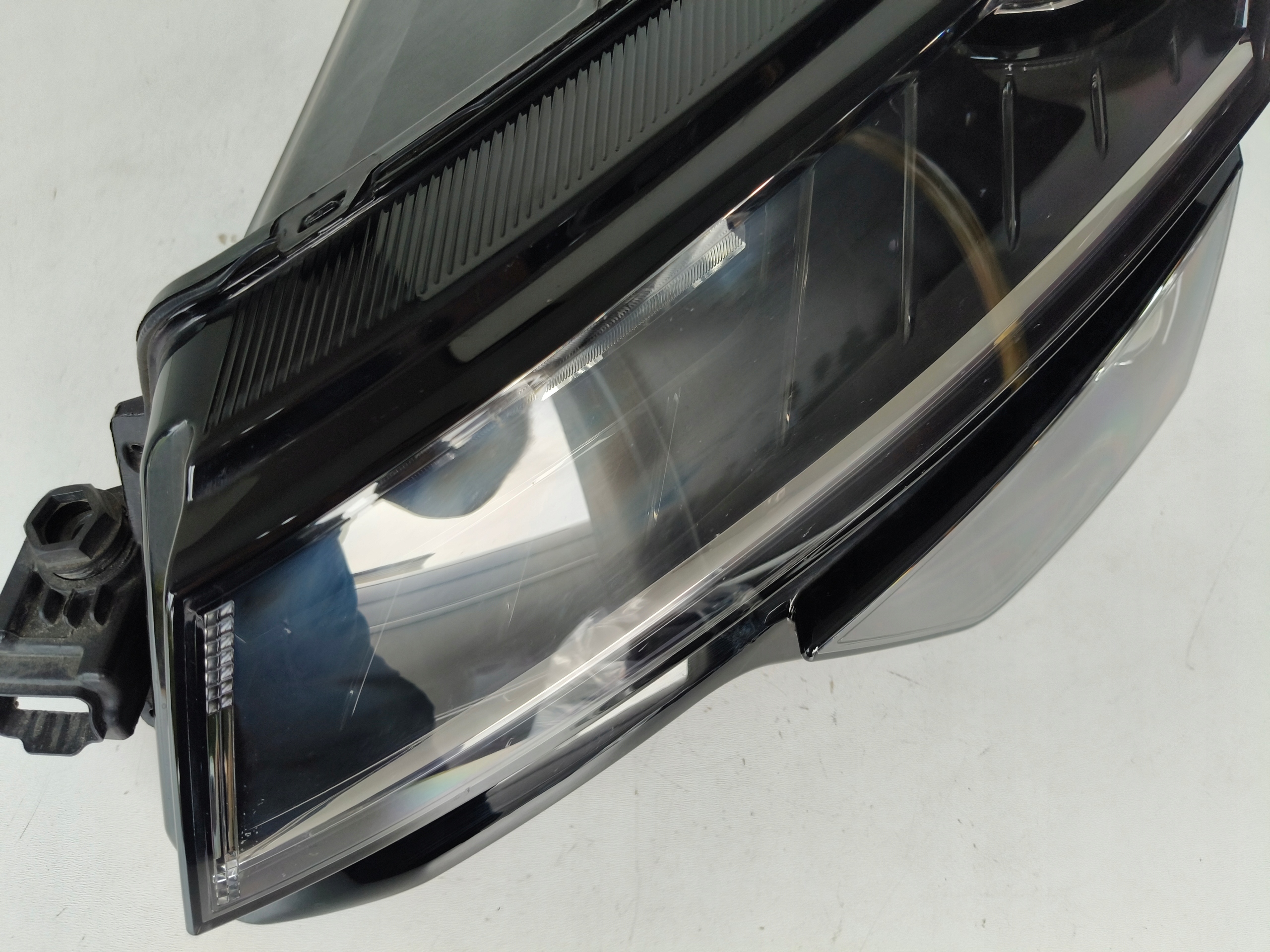 light left REFLEKTOR SKODA KAROQ 57A 17- FULL LED