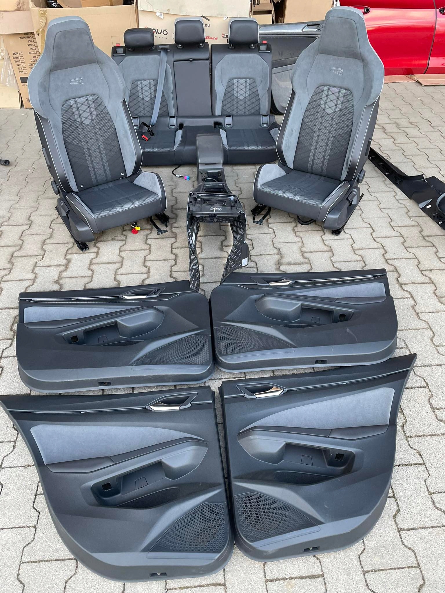 VW GOLF 8 VIII R КОВШЕОБРАЗНЫЕ СИДЕНЬЯ ТУННЕЛЬНЫЕ БОКОВИНЫ