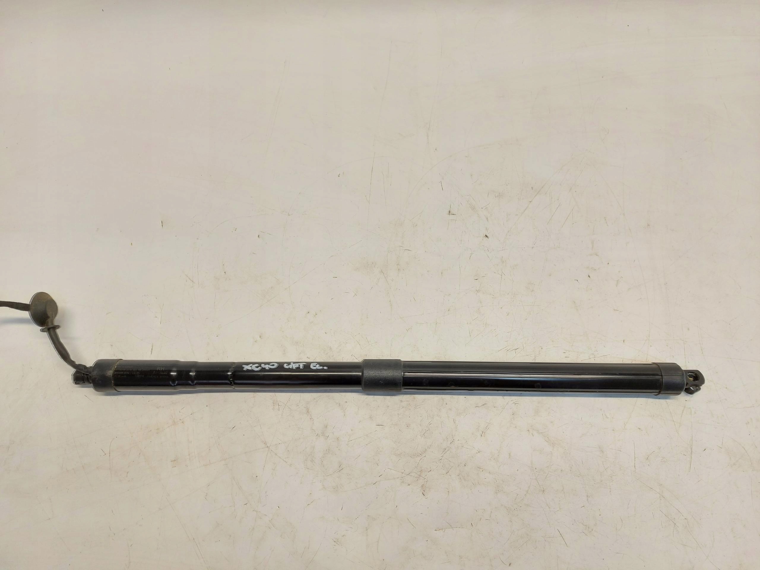 Volvo XC40 Lift Recharge damper bonnet boot right 32384409