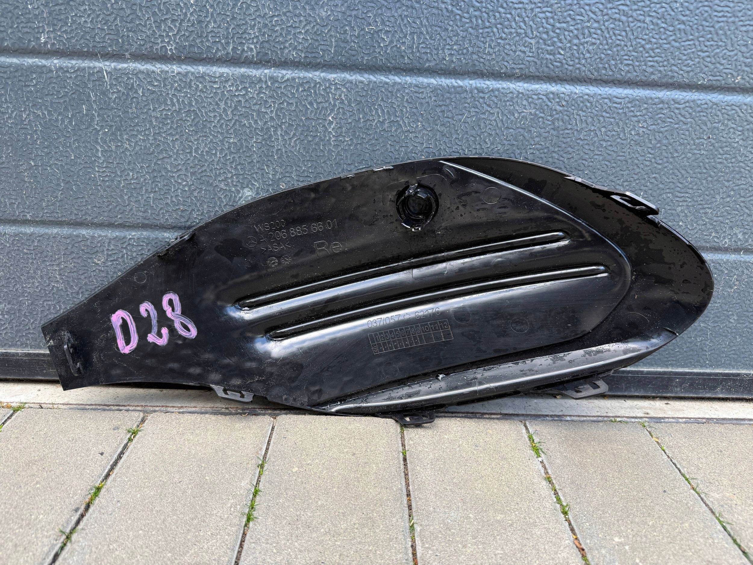 Mercedes C W206 21- grid of a bumper right front front