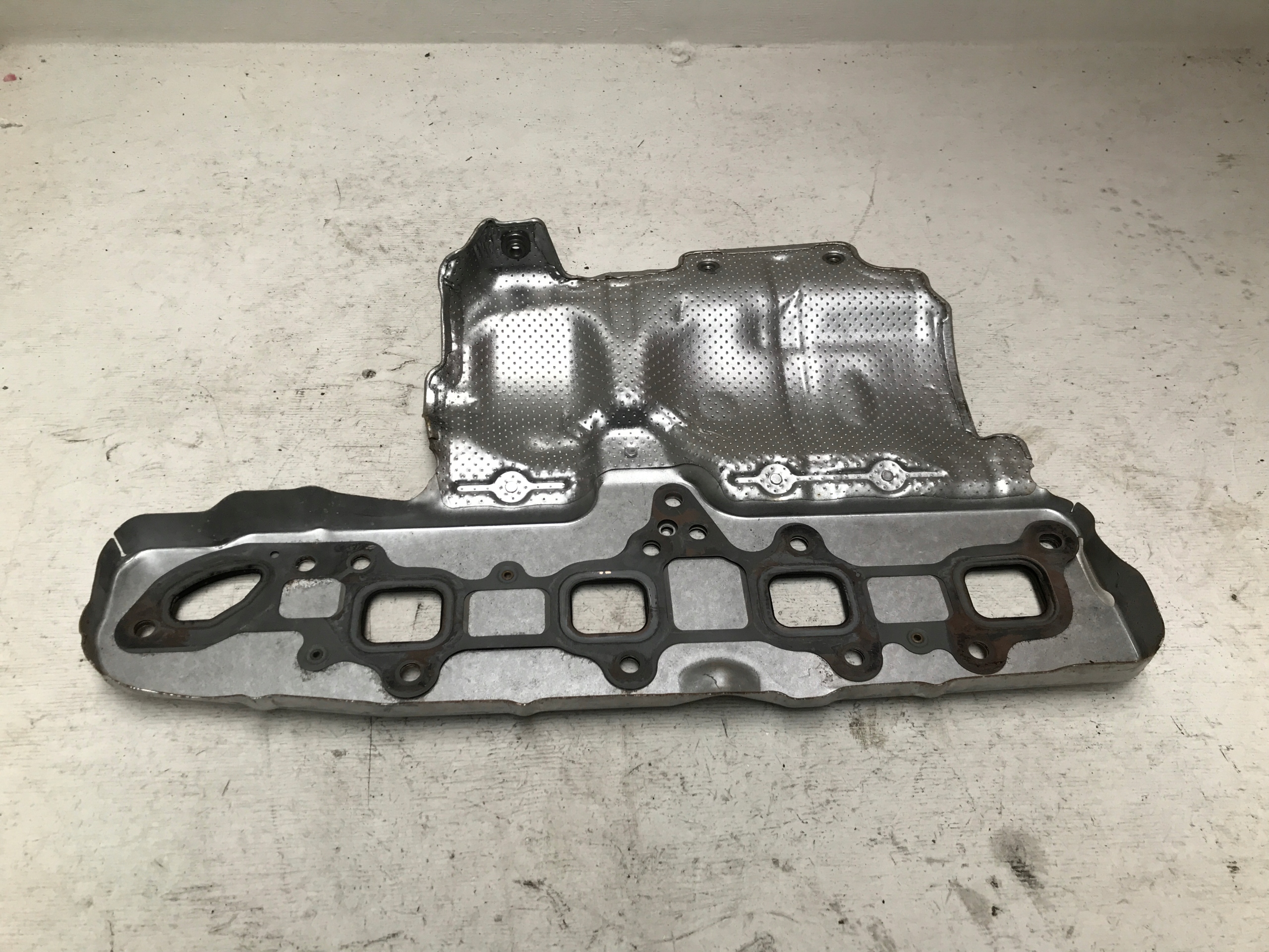 VOLVO XC90 XC60 II 2.0 OSŁONA TERMICZNA 32290124 Producent części Volvo OE