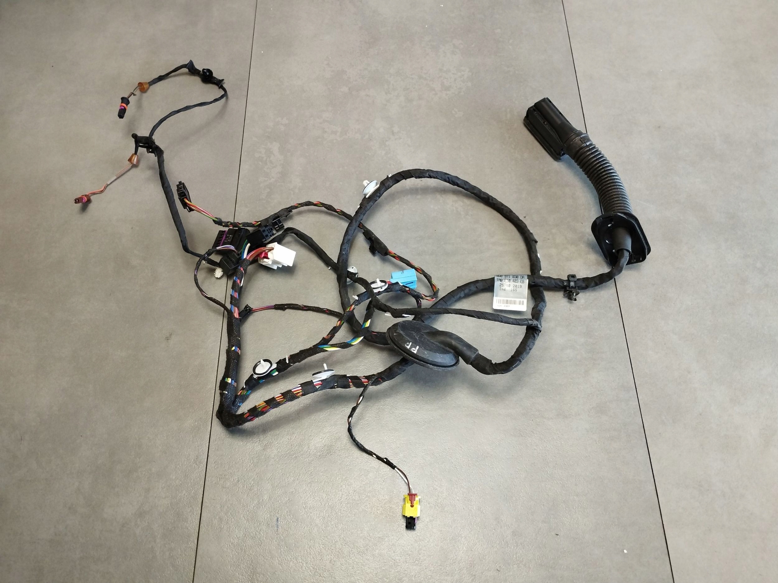 Audi A4 S4 B9 8W bundle door przednich prawych 8W0971030DA