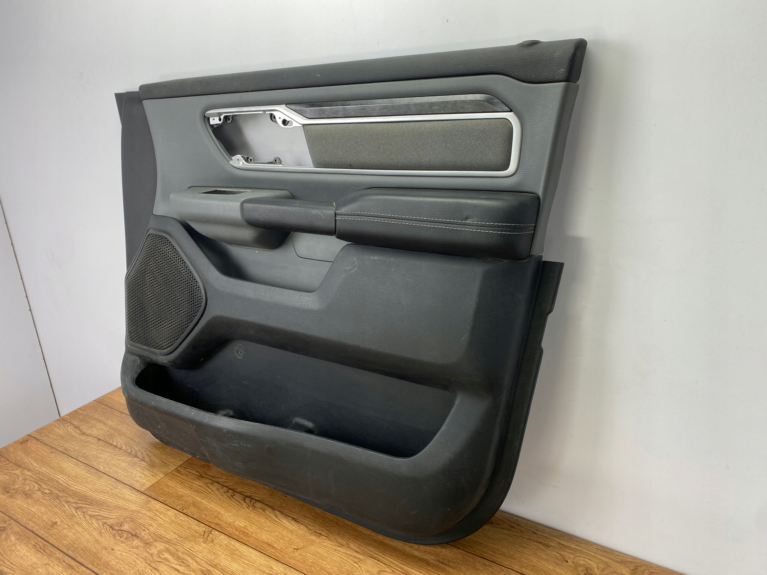side door right front Ram 1500 2019+ USA