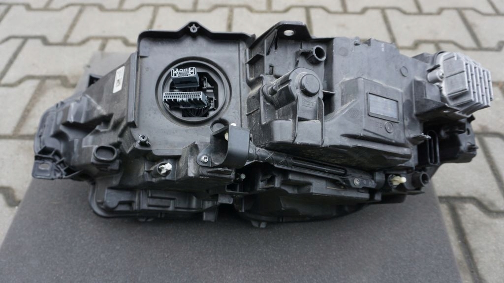 VOLVO S90 V90 CC - light right front MID LED