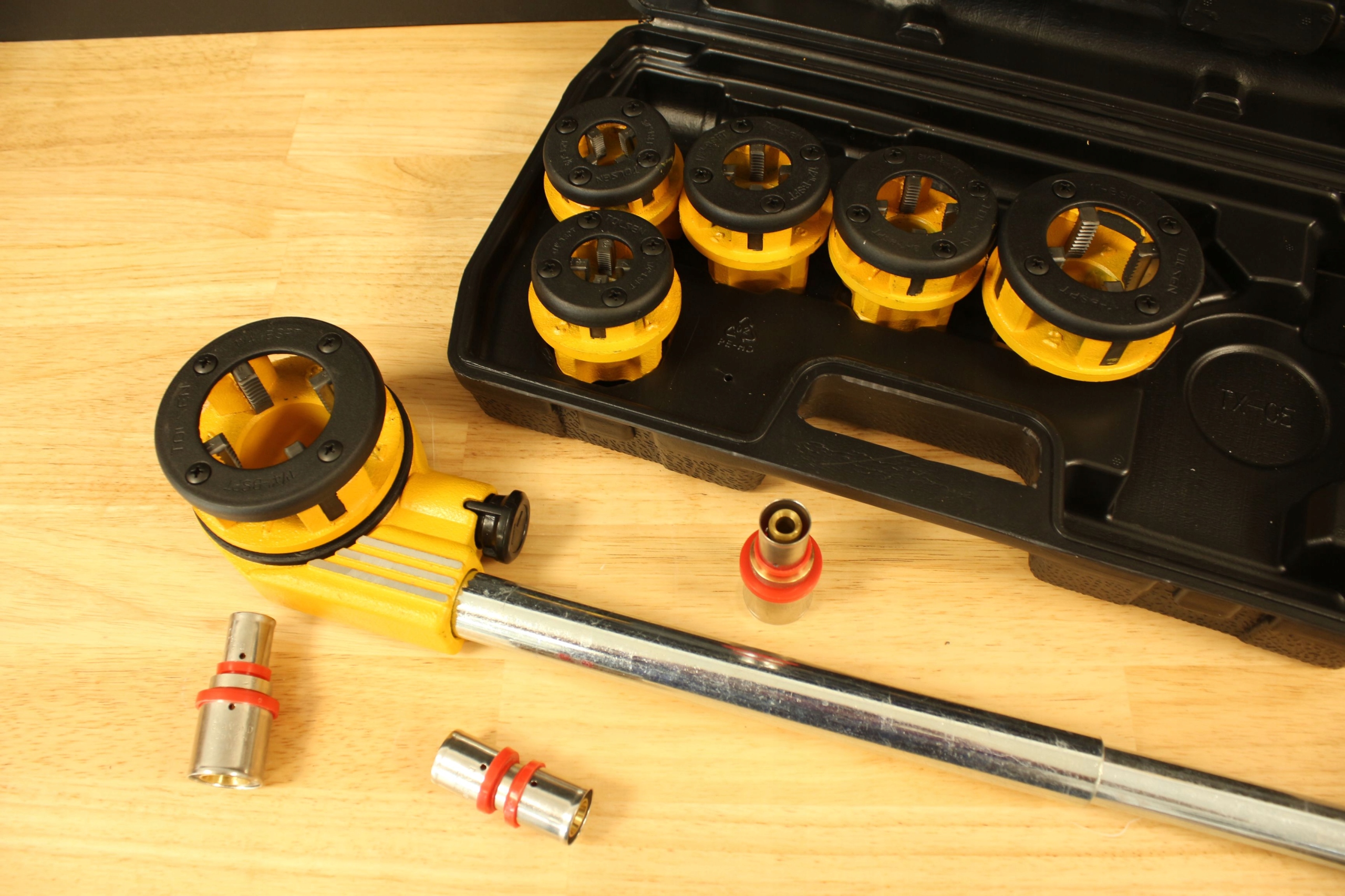 Gwintownica do rur / zestaw walizkowy gwintowników 1/4'' - 1 1/4'' Cechy dodatkowe walizka w zestawie