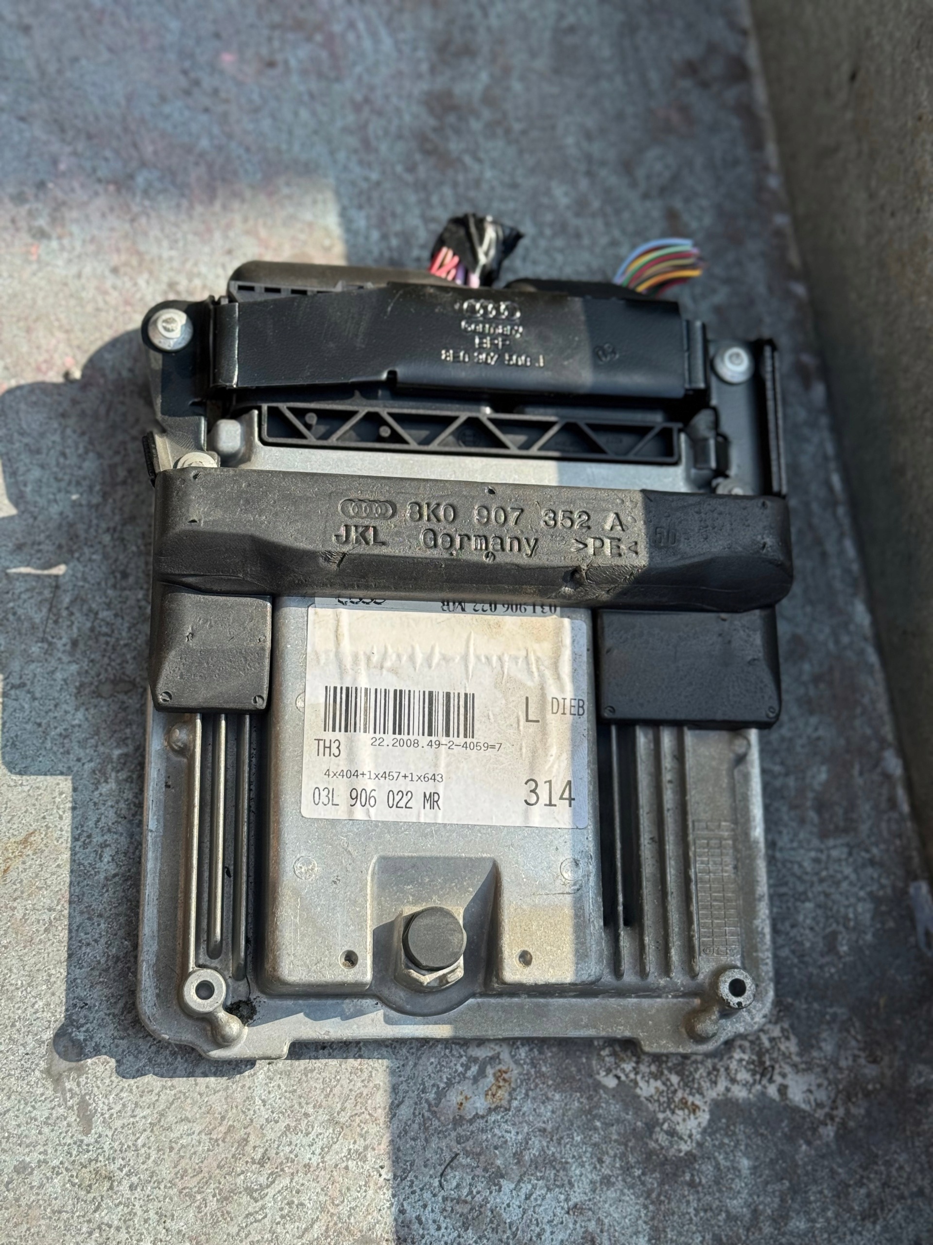 AUDI A4 B8 A5 8T Q5 8R computer control unit of the engine 03L906022MR