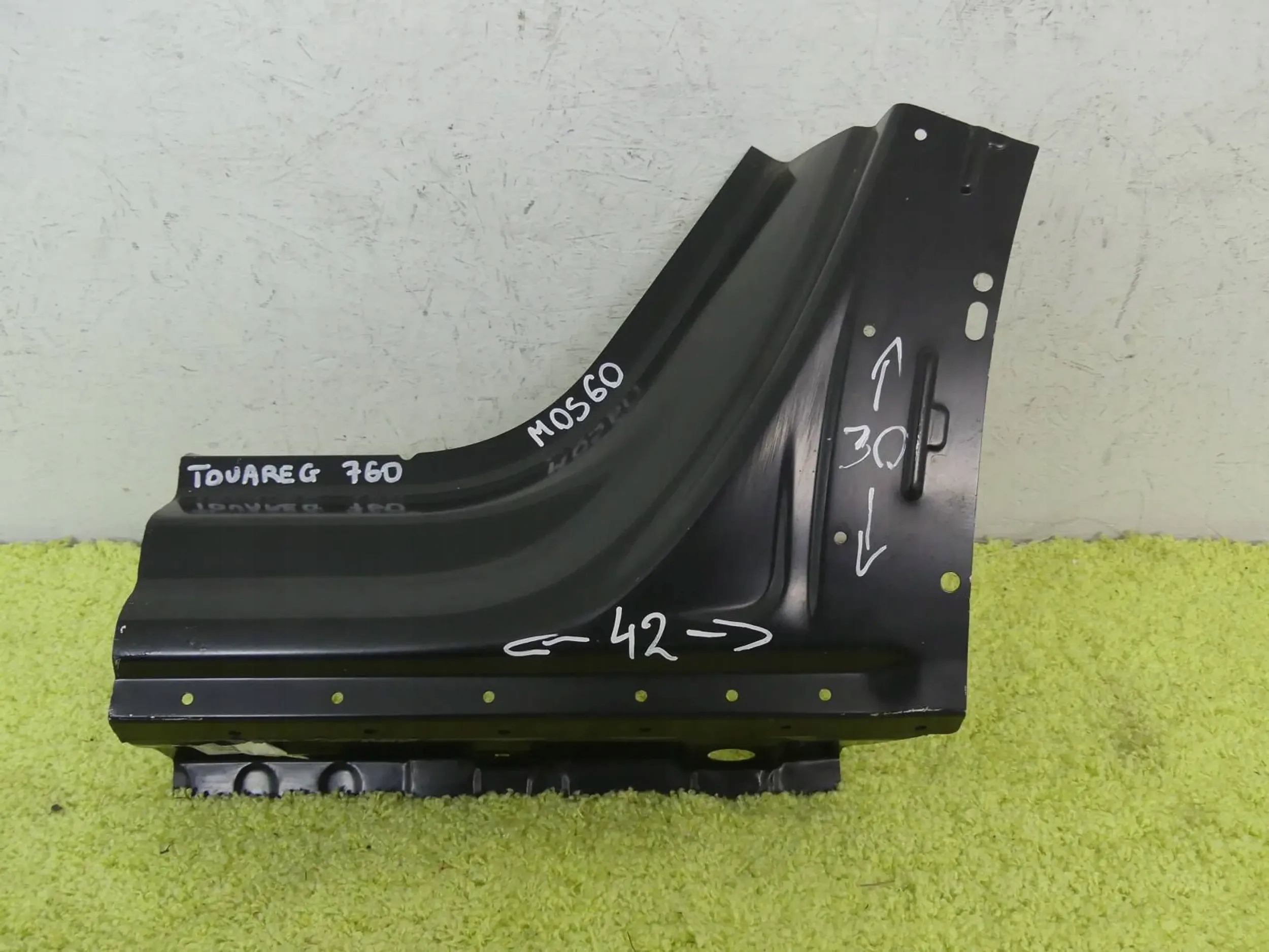 Próg Zejście Poszycie Kolanko Vw Touareg 3 III 760 18r- Lewy