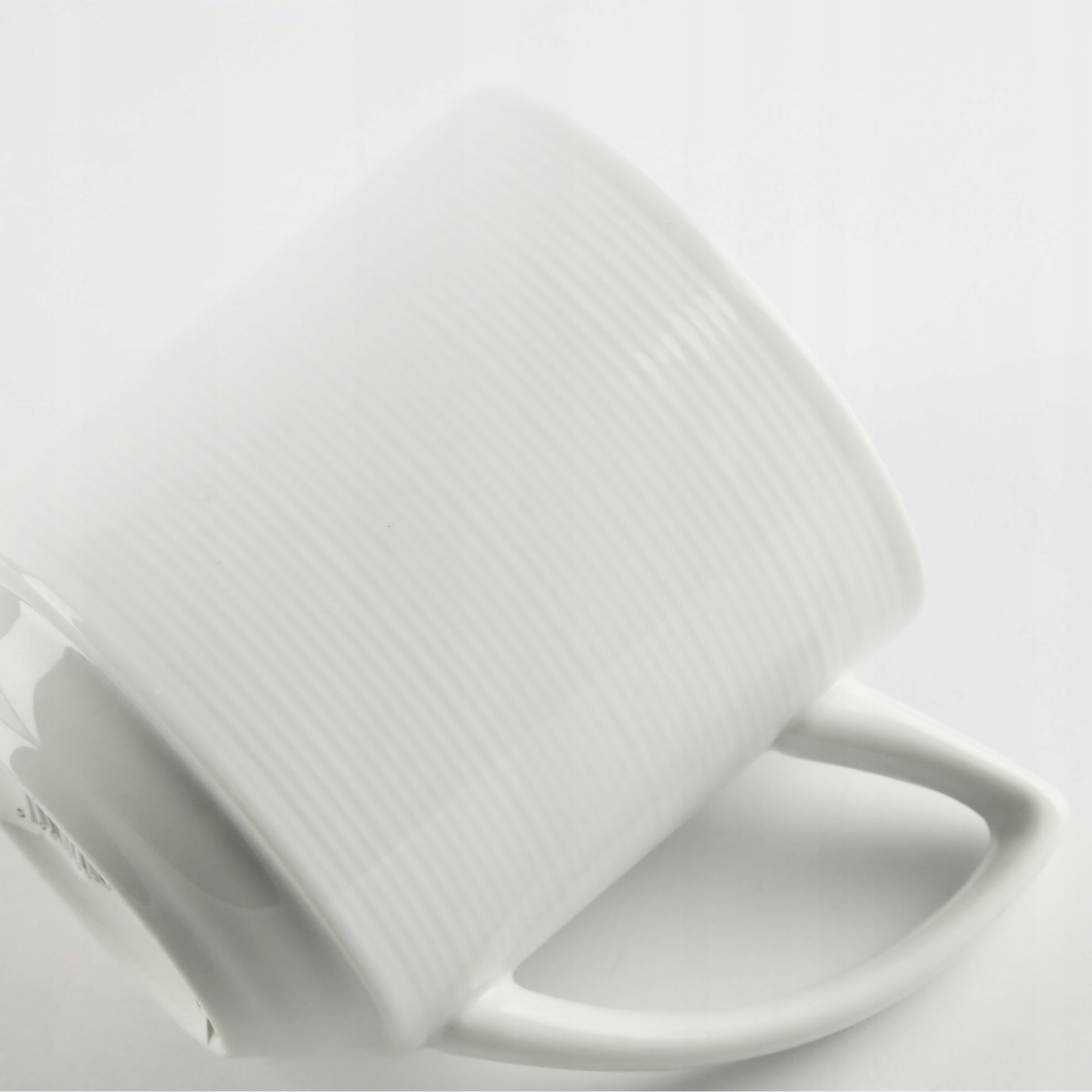 KUBEK PORCELANOWY RYFLOWANY BIAŁY 320ML UNIWERSALNY Z UCHEM NA KAWE HERBATE