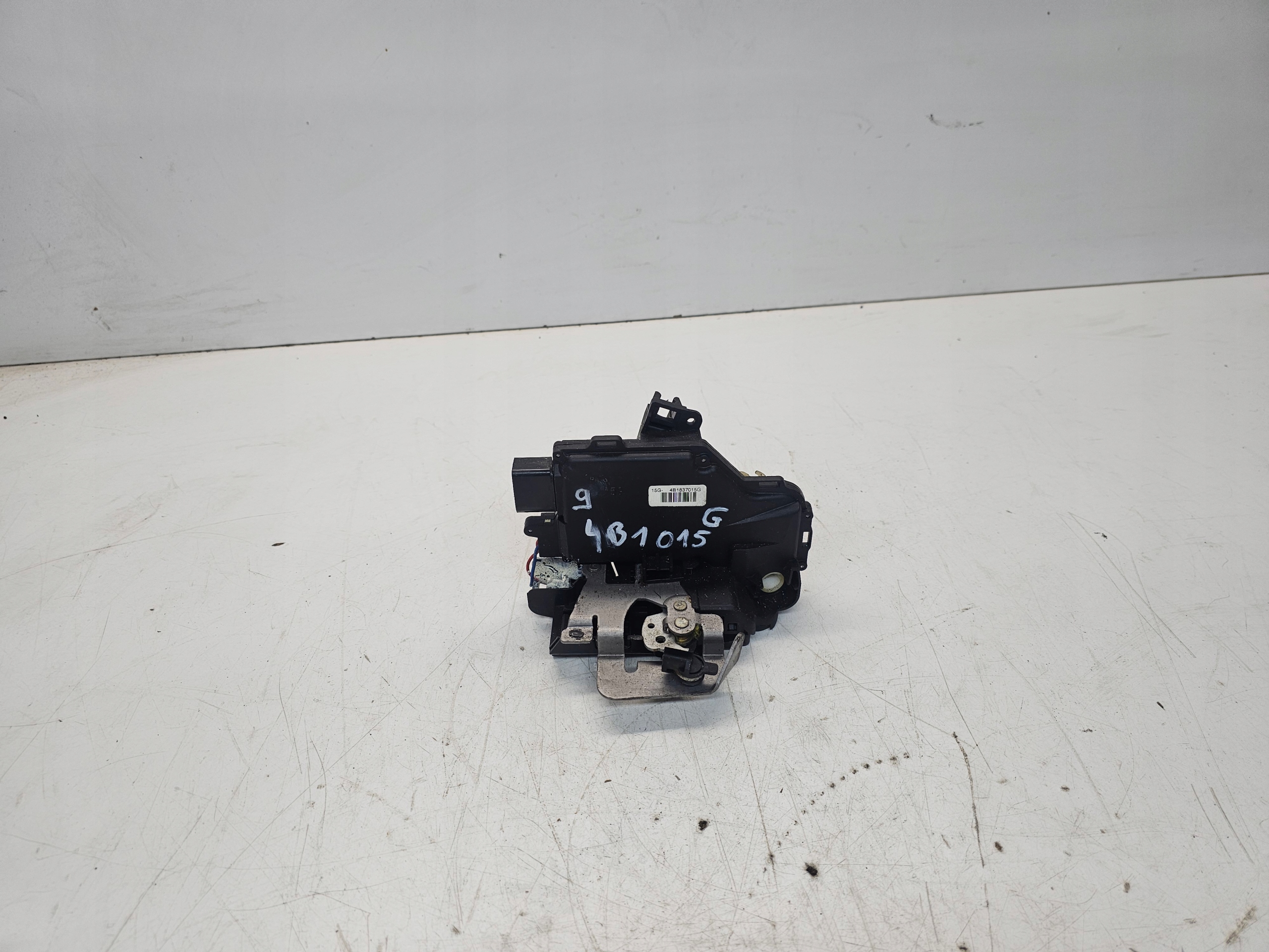 lock door left front AUDI A4 A6 4B1837015G 9-PIN