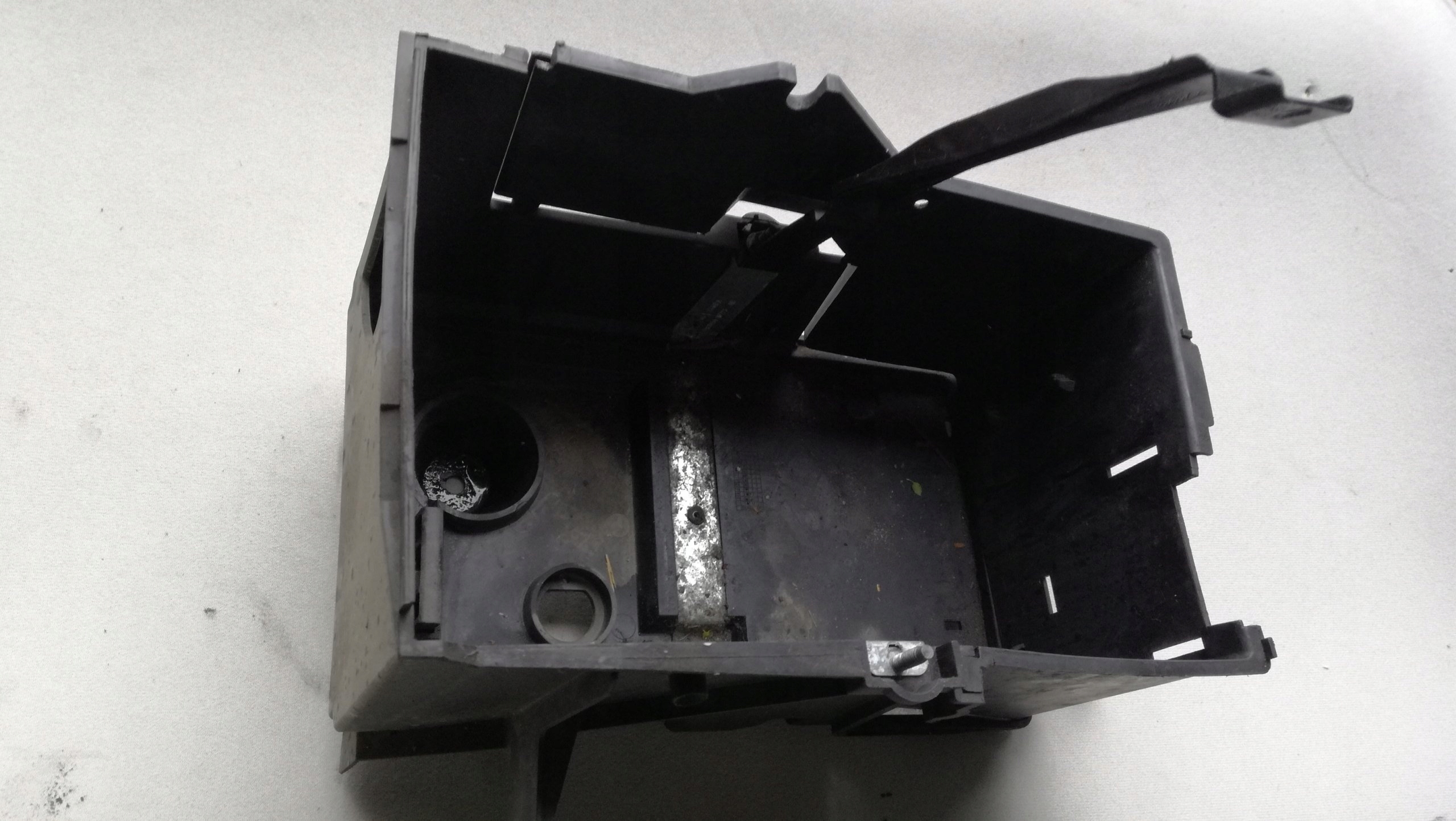 0000000000 - Основание батареи FORD FOCUS MK2 1.6 TDCI