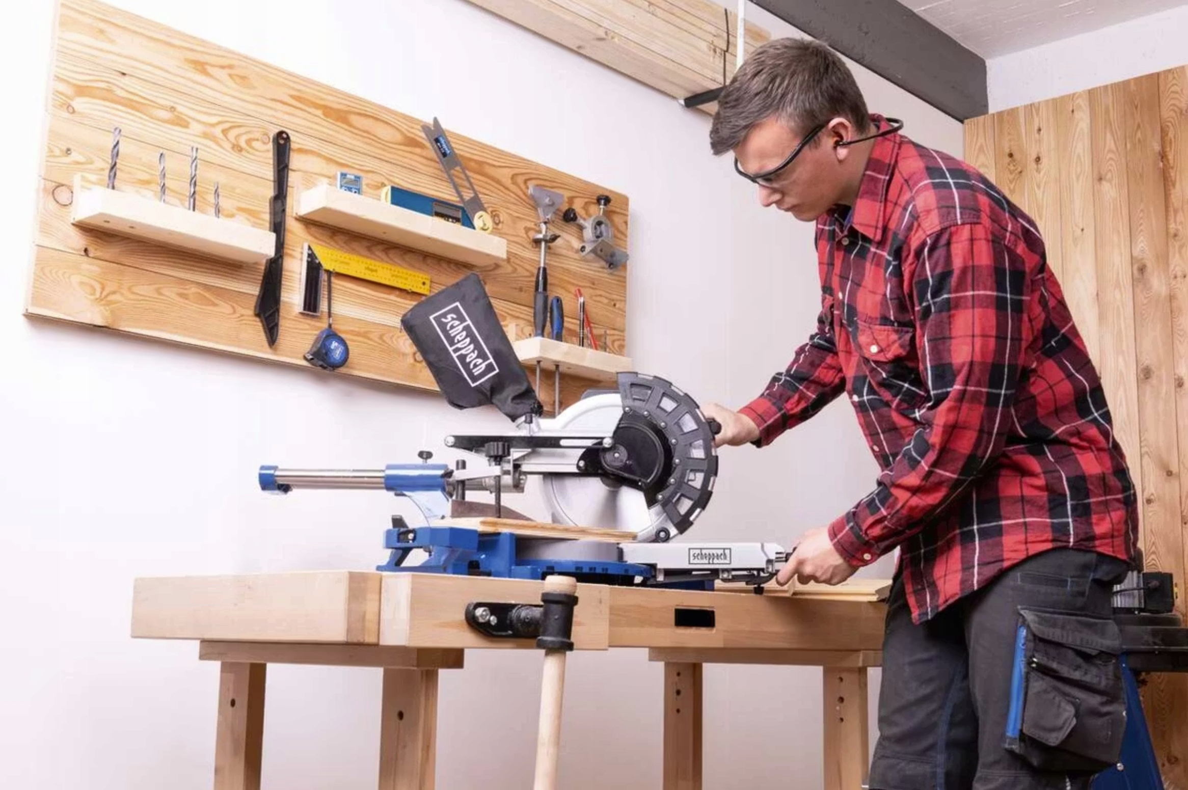 Piła Ukośnica Z Posuwem Scheppach HM254 SOFTSTART Tarcza Tnąca 48Z/60Z 254m Zasilanie sieciowe