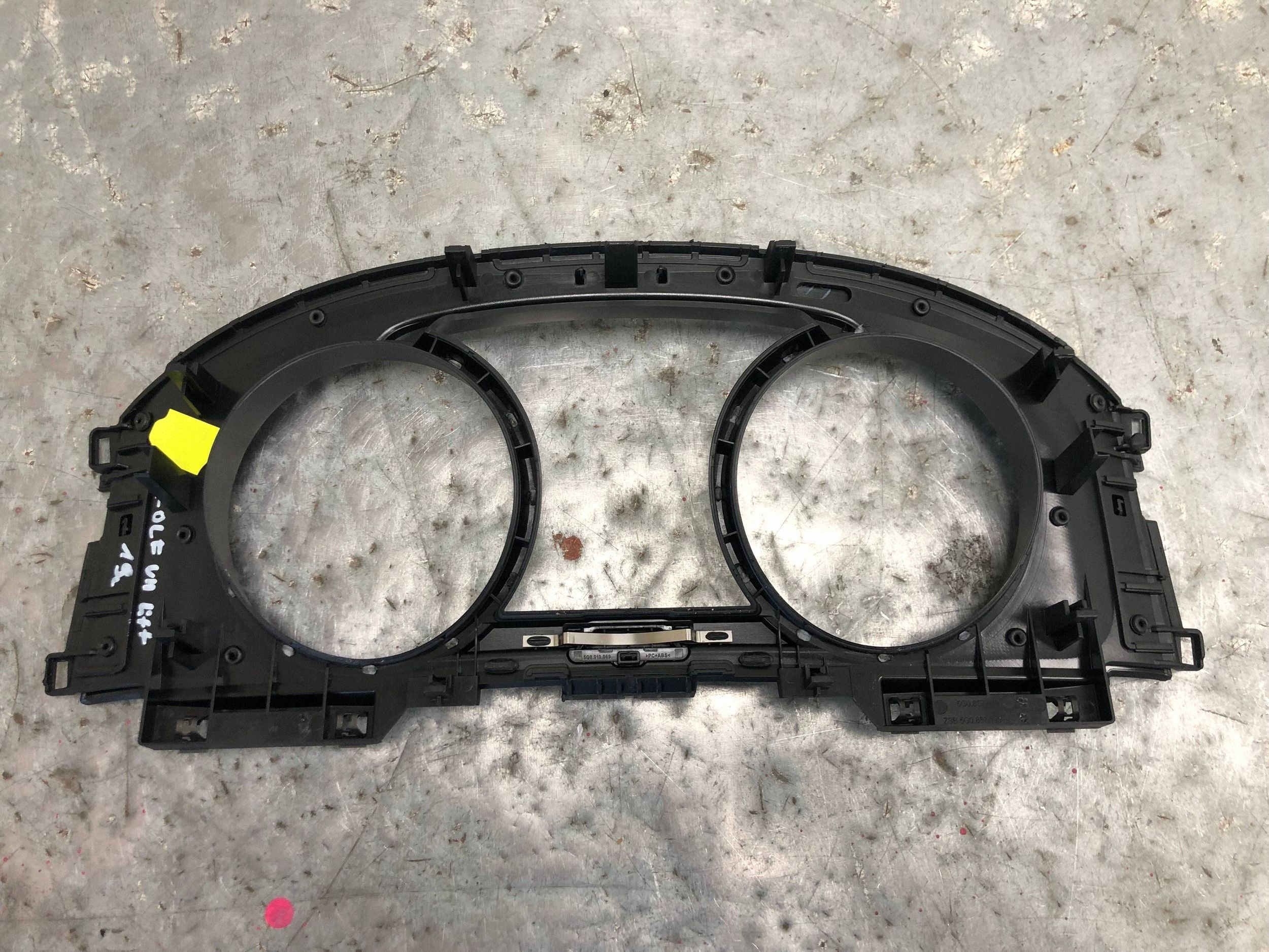 RÁM DEKOR budíku VW GOLF VII LIFT 5G0857059