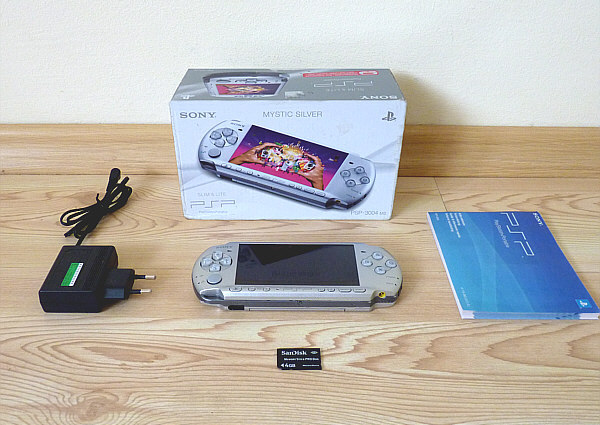 JAK NOWA PSP 3004 MYSTIC SILVER + GRATISY + GWAR + GRY !! Kod producenta PSP-3004