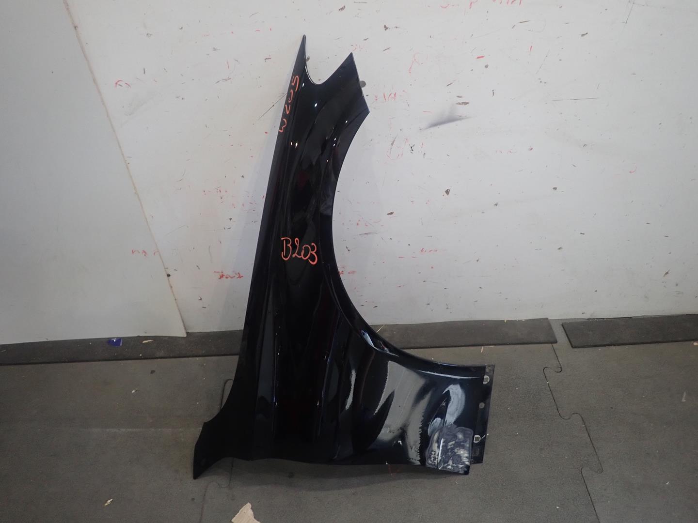 fender front right MERCEDES C-KLASA W205 2014