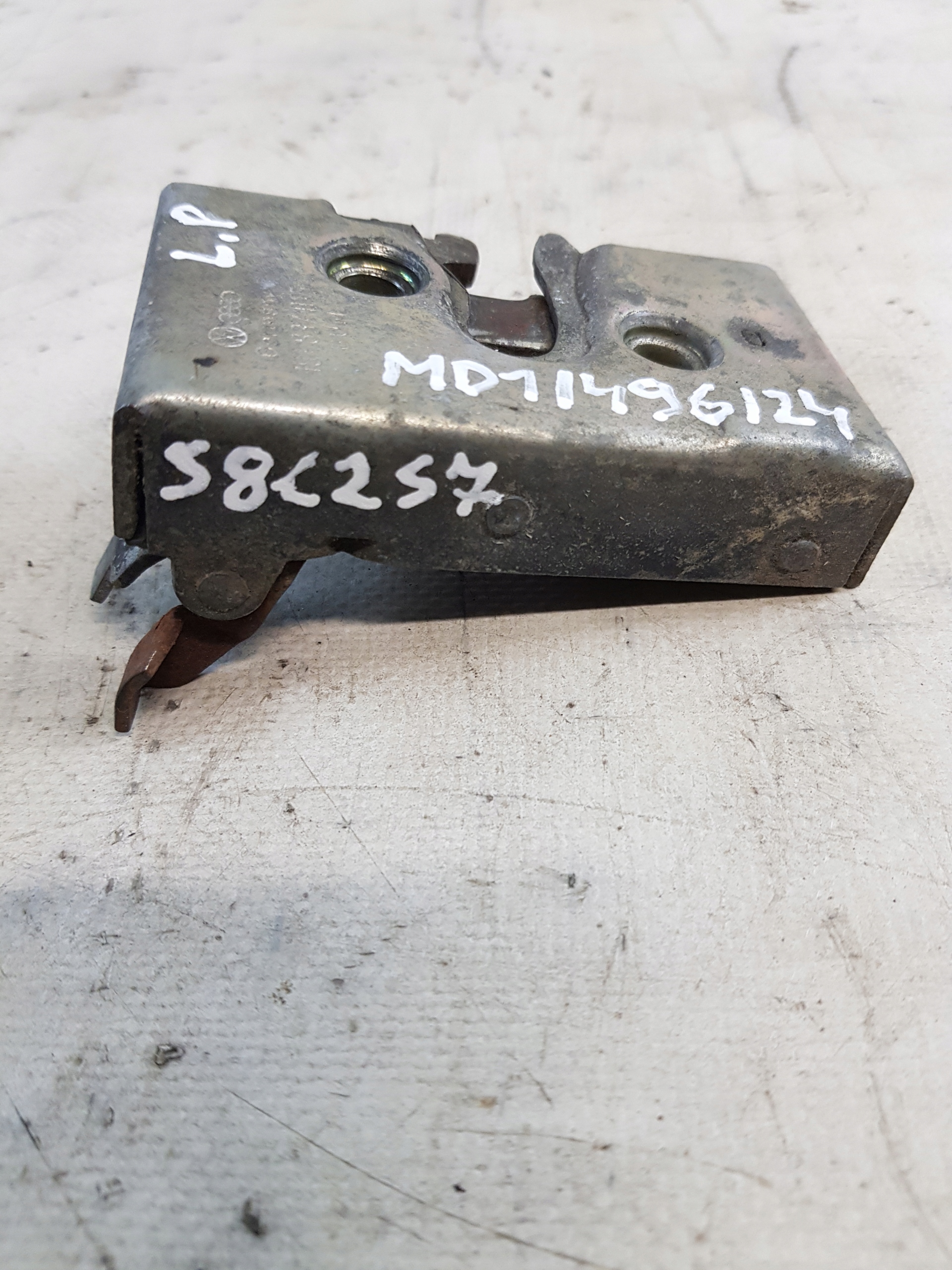 lock door left front GOLF II 191837015
