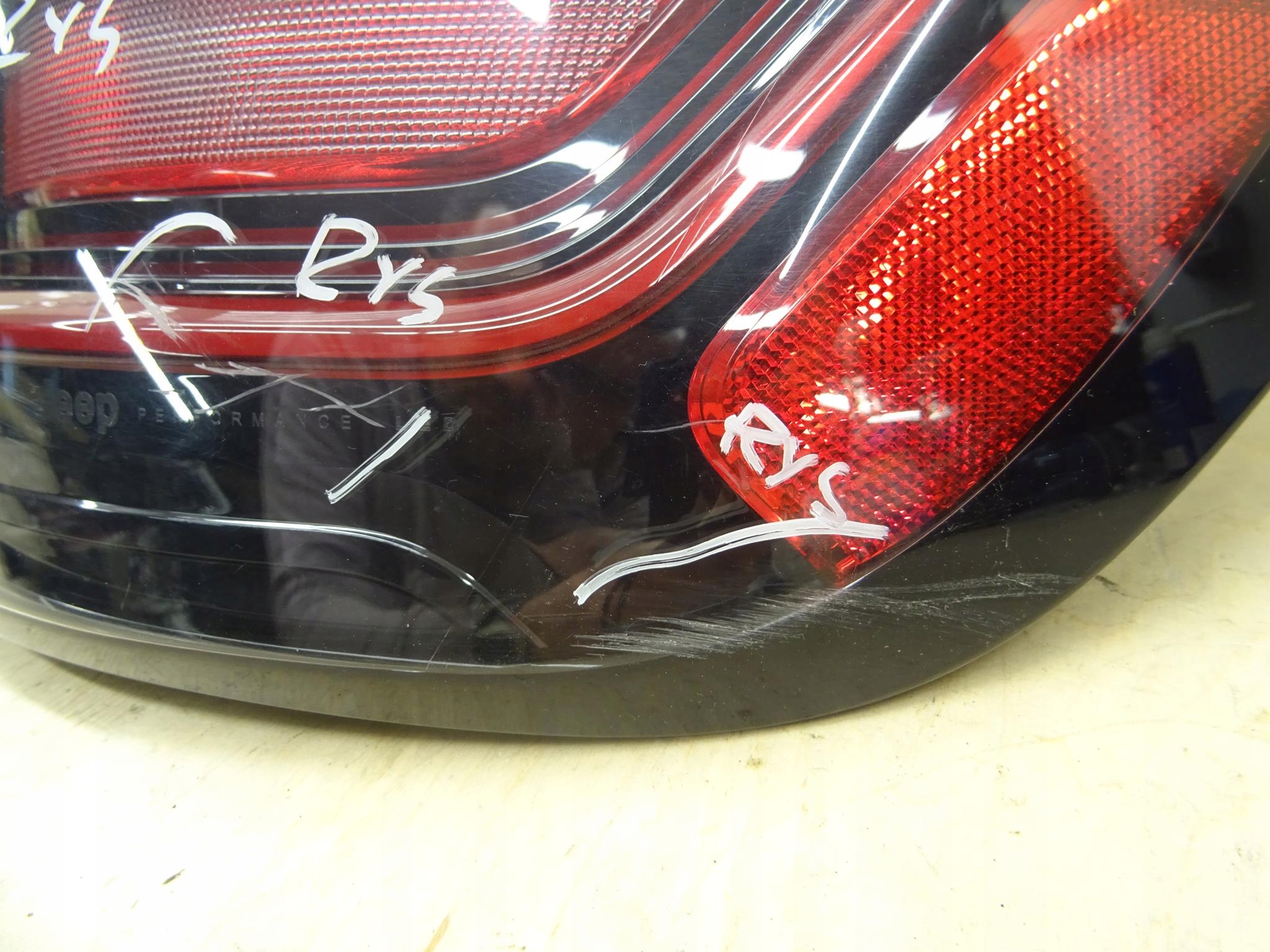 JEEP COMPASS II LIFT LAMPA PRAWY TYŁ LED 2025020201 Typ samochodu Samochody osobowe