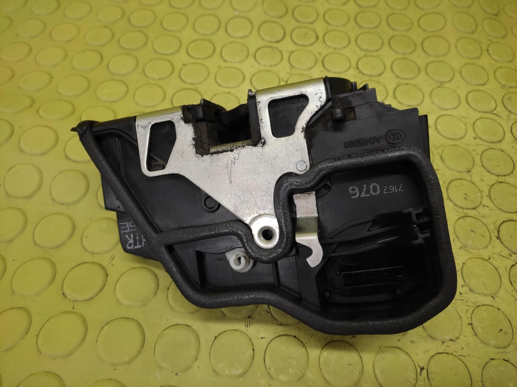 BMW 1 E87 lock door right rear part