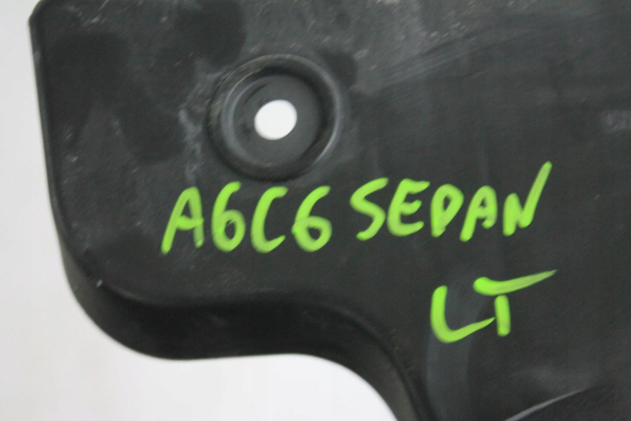 bumper bracket left rear part 4F5807453 AUDI A6 C6