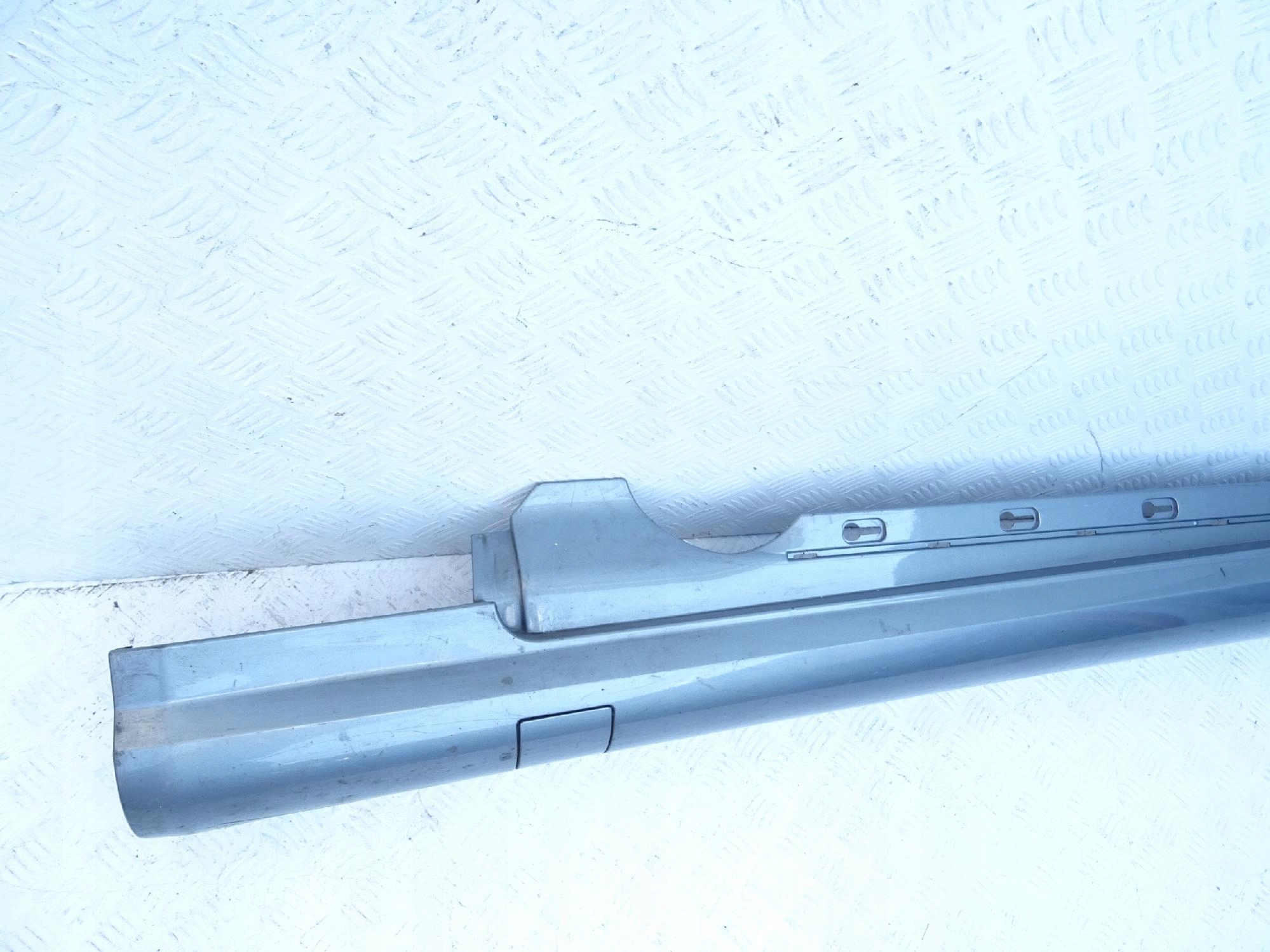 Mercedes E 207 AMG CABRIO moulding threshold threshold left | GetMotor 99K