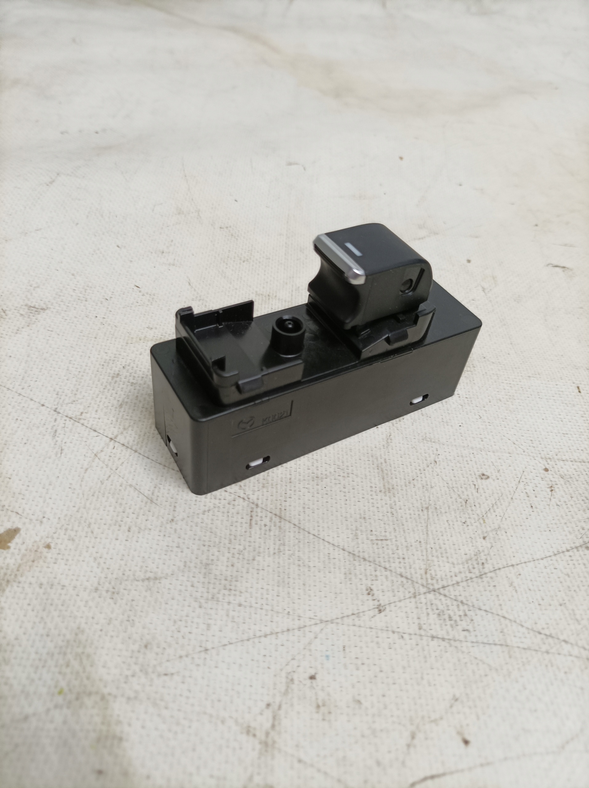 5AB00612A02 - Mazda CX5 19-США перемикач заднього лівого скла