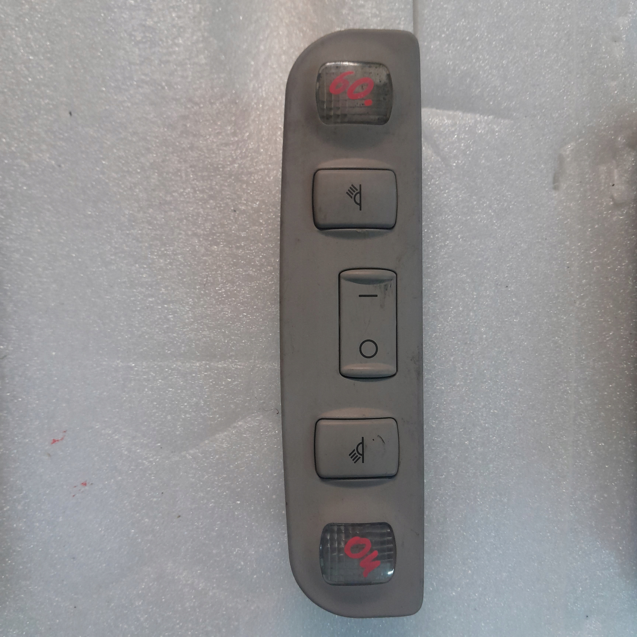 LAMPKA OSWIETLENIA KABINY AUDI A4 B5 8D0947111AA