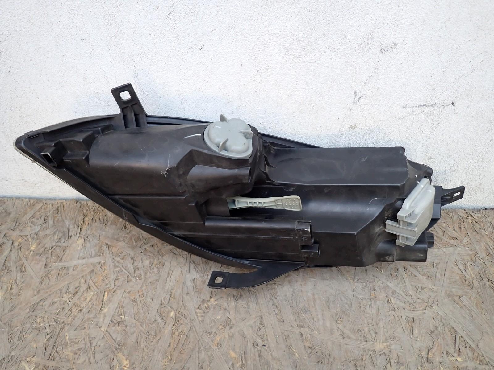 light right REFLEKTOR right MITSUBISHI COLT Z3 04-08 MR957354