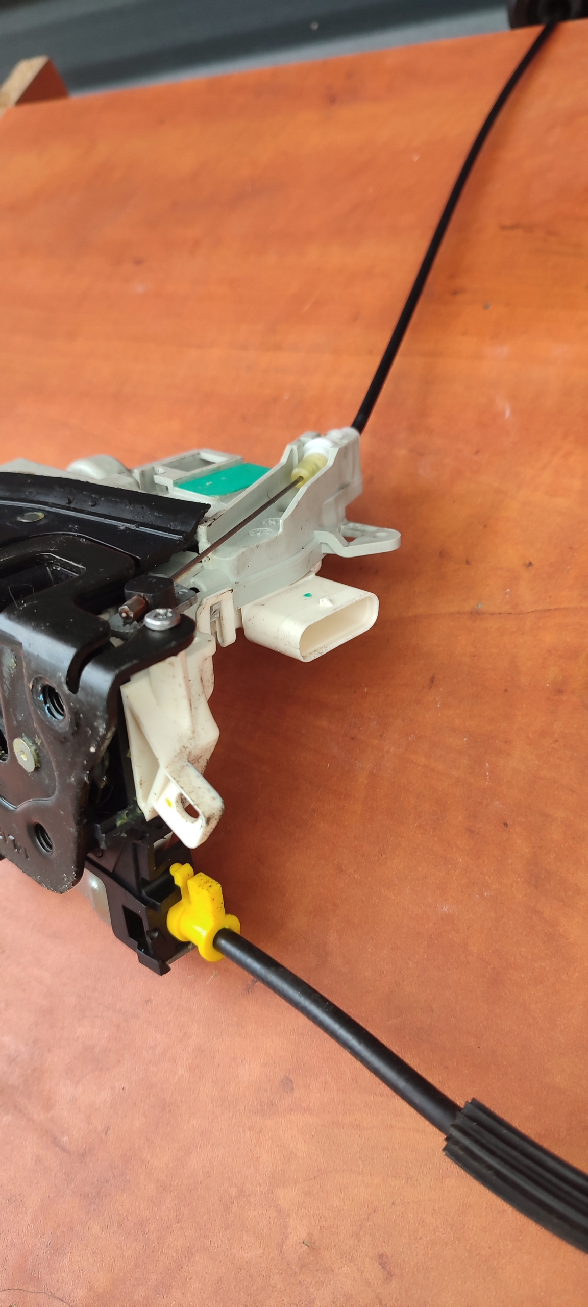 lock door left rear AUDI A4 B8 A5 Q5 8K0839015D