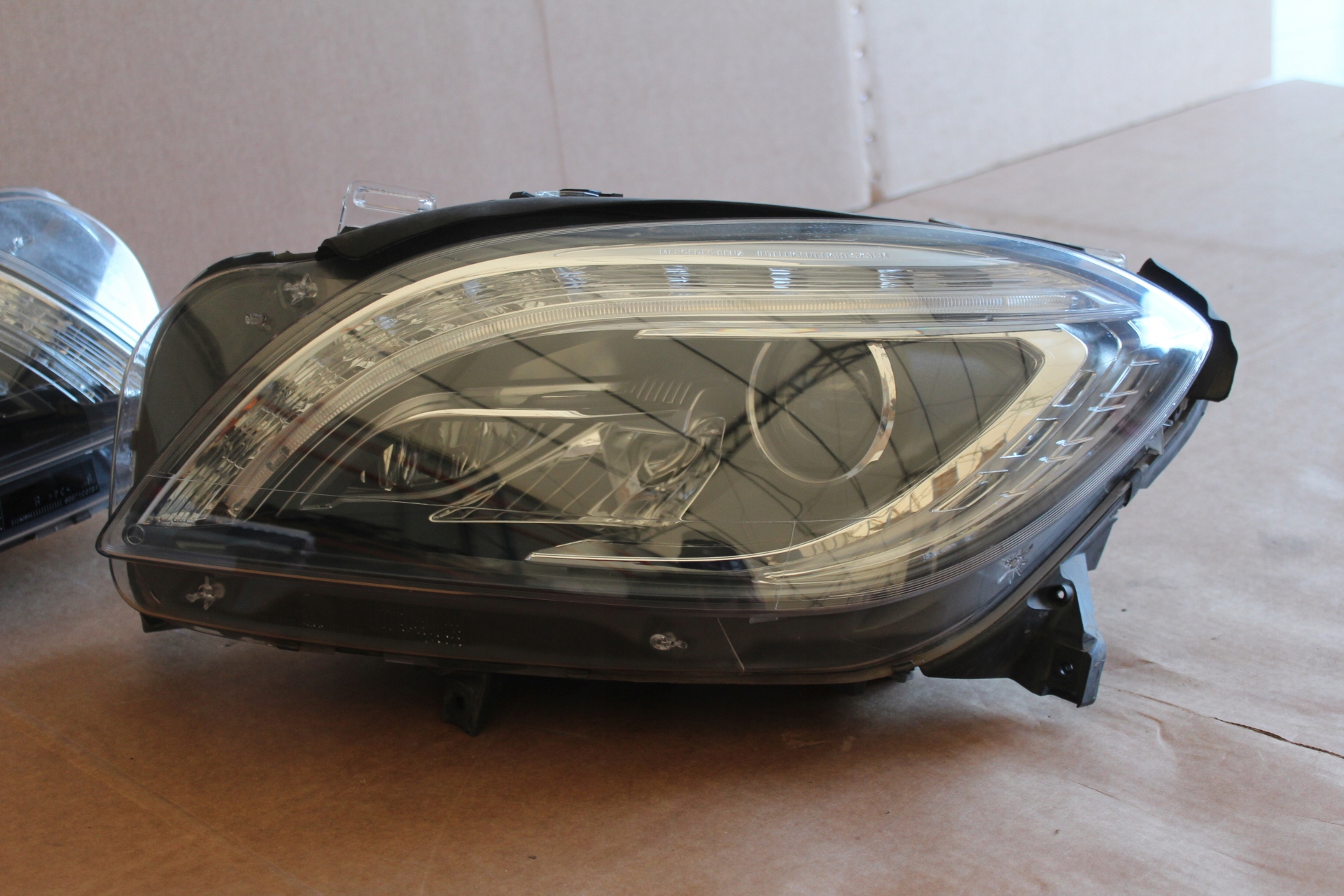 Reflektory lampy przód komplet Mercedes GLE ML 166 Strona zabudowy lewe + prawe