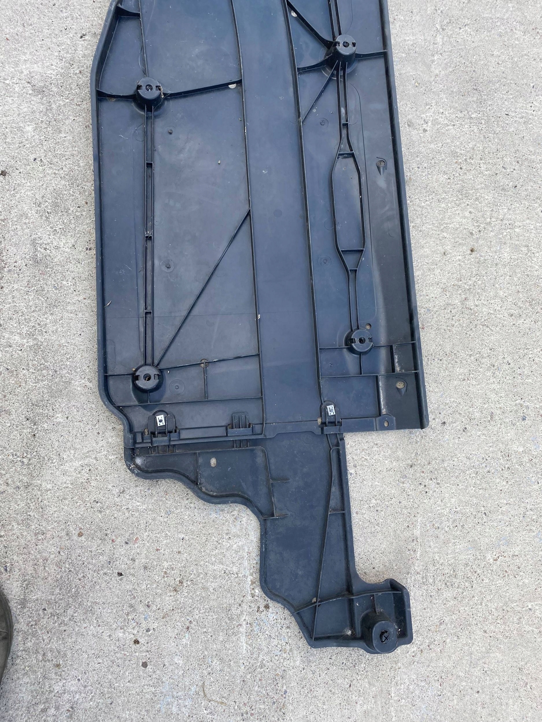 AUDI A1 II abdeckung blende abdeckung unterfahrschutz rechts 2Q0825202B