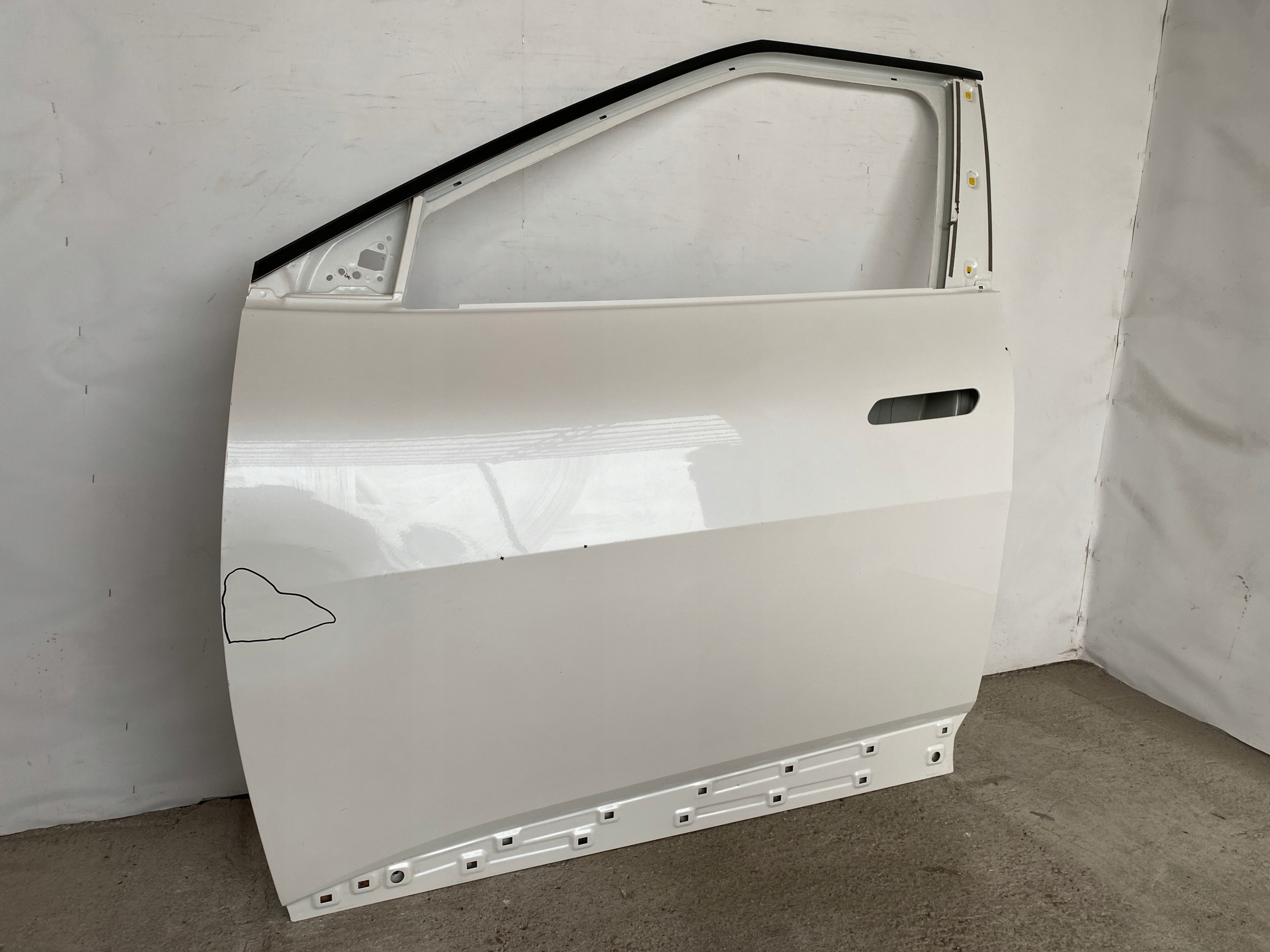 KIA EV6 DRZWI LEWE PRZEDNIE POZNAŃ (GIEŁDA) Typ samochodu Samochody osobowe