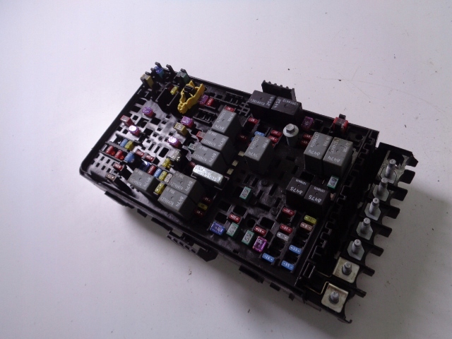 SKRZYNKA BEZPIECZNIKÓW JEEP WRANGLER JL 2017- Producent części Jeep OE