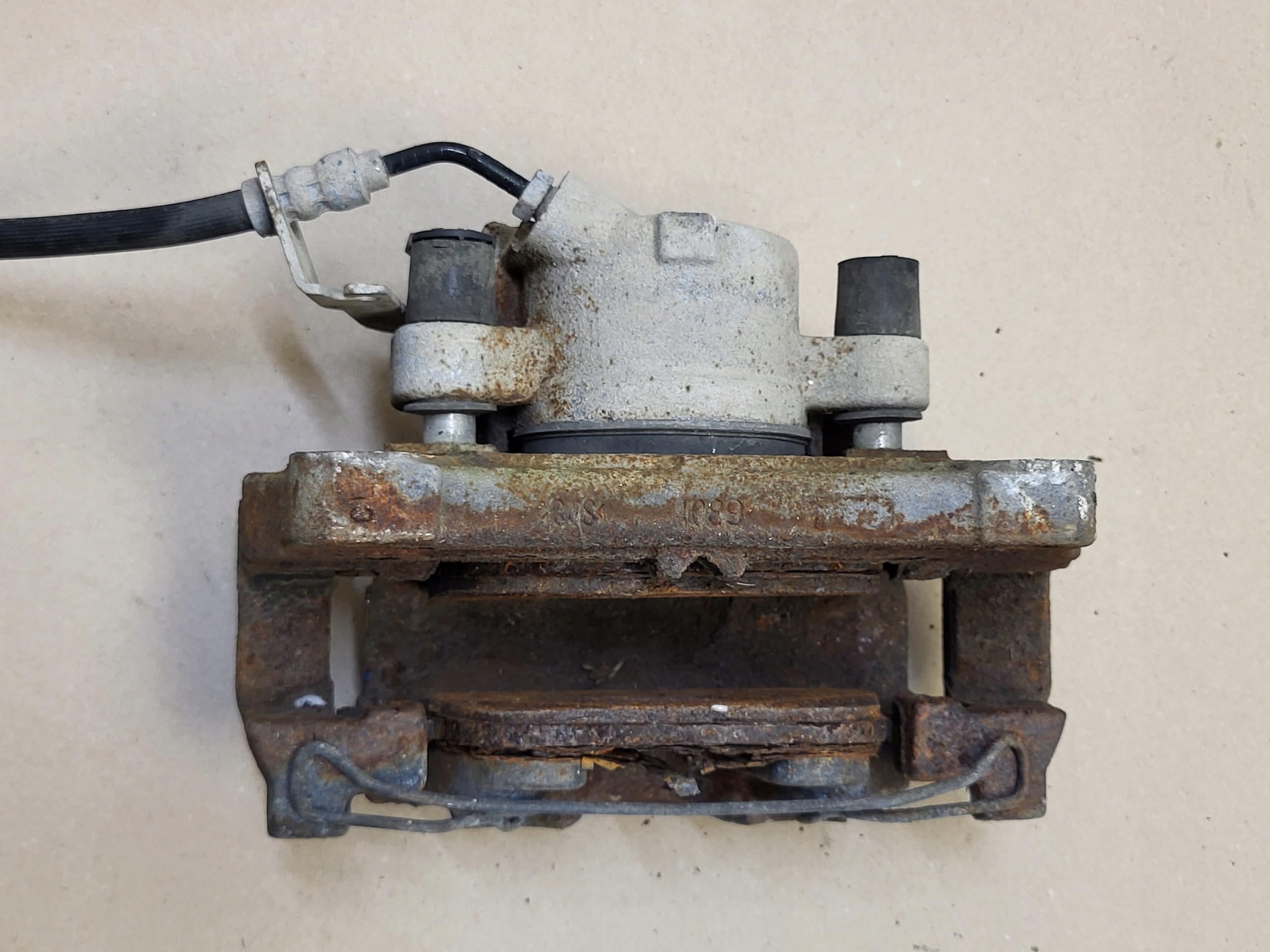 caliper brake JARZMO right front AUDI A4 B9 8W A5 F5 OE 8W06DH