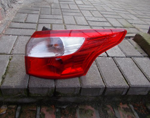 FORD FOCUS MK3 10-14 KOMBI LAMPA TYLNA PRAWA ZWYKŁA ORYGINAŁ