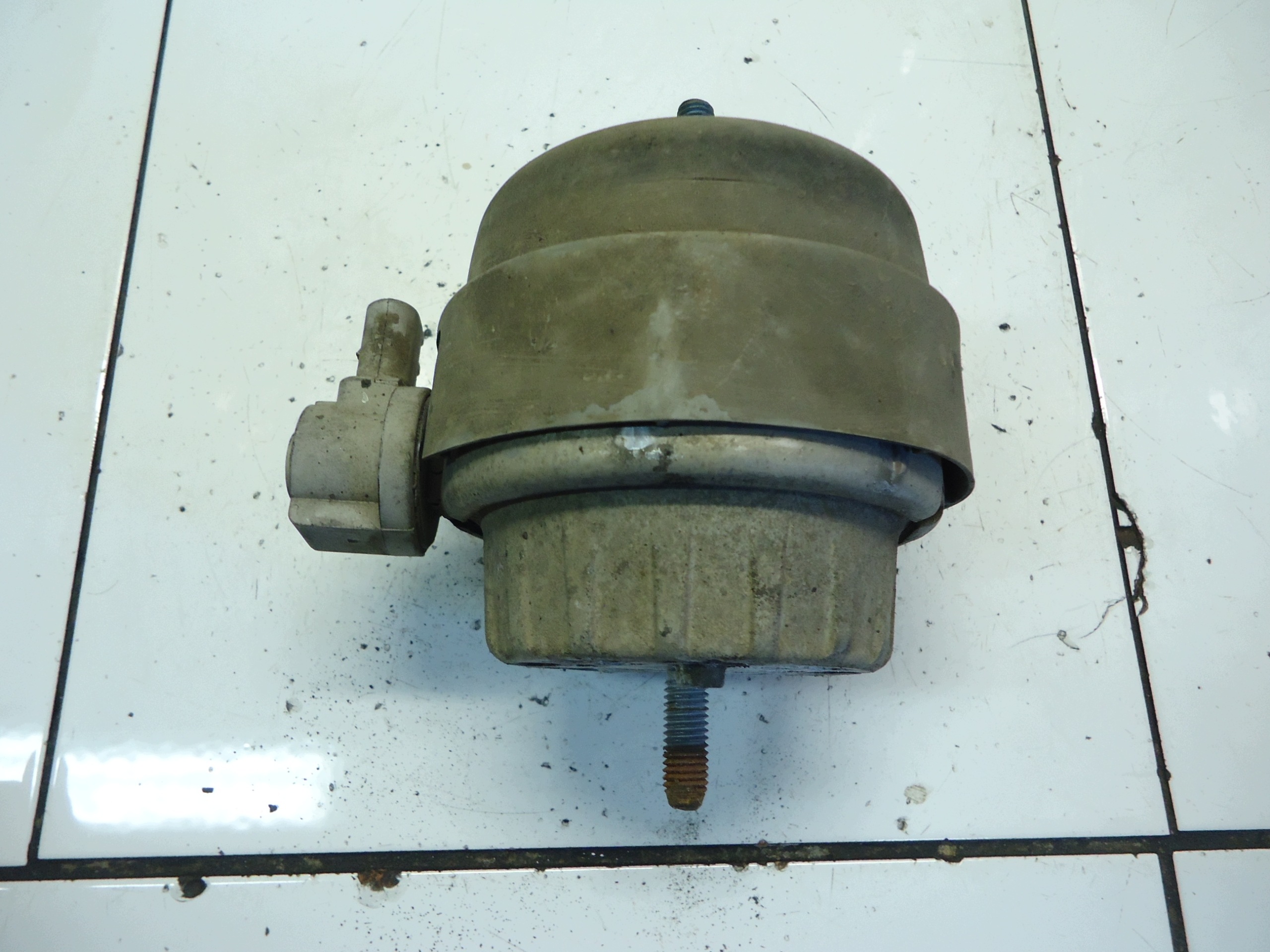 AUDI A4 B7 A6 C6 2.7 TDI V6 2008 BPP engine mount 4F0199379AT