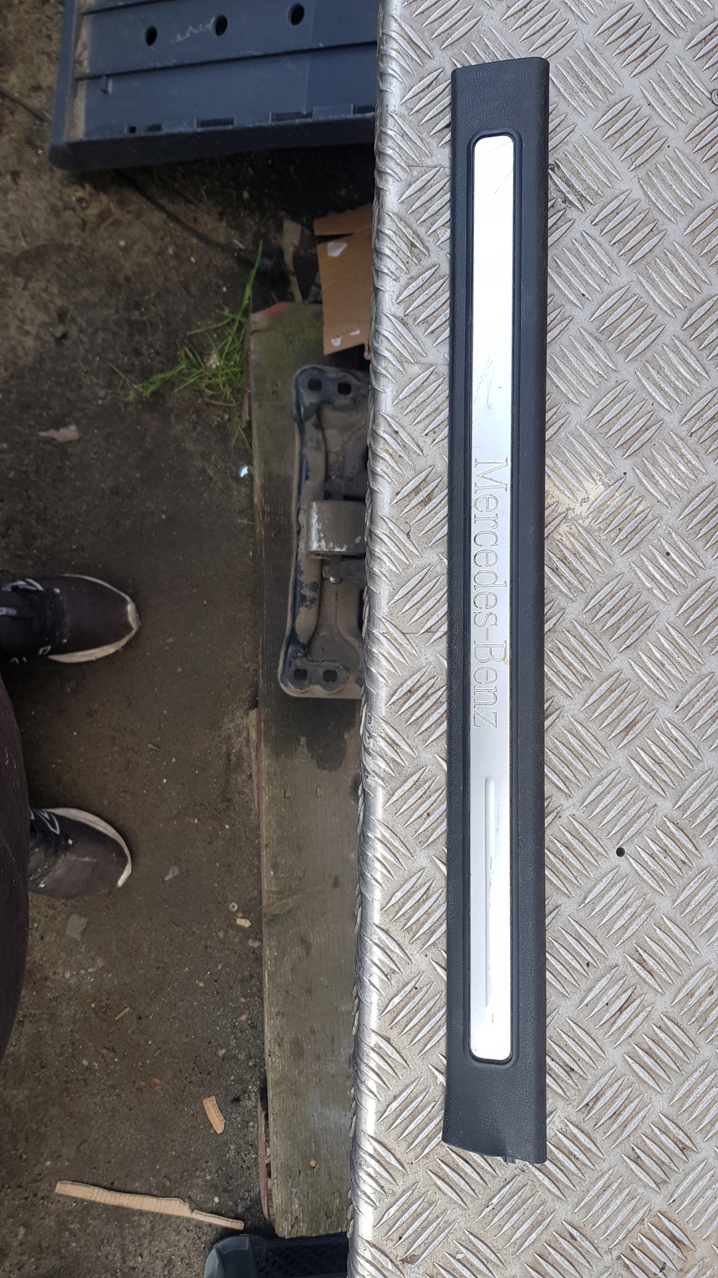 MERCEDES B KLASA moulding threshold left front a1696801174