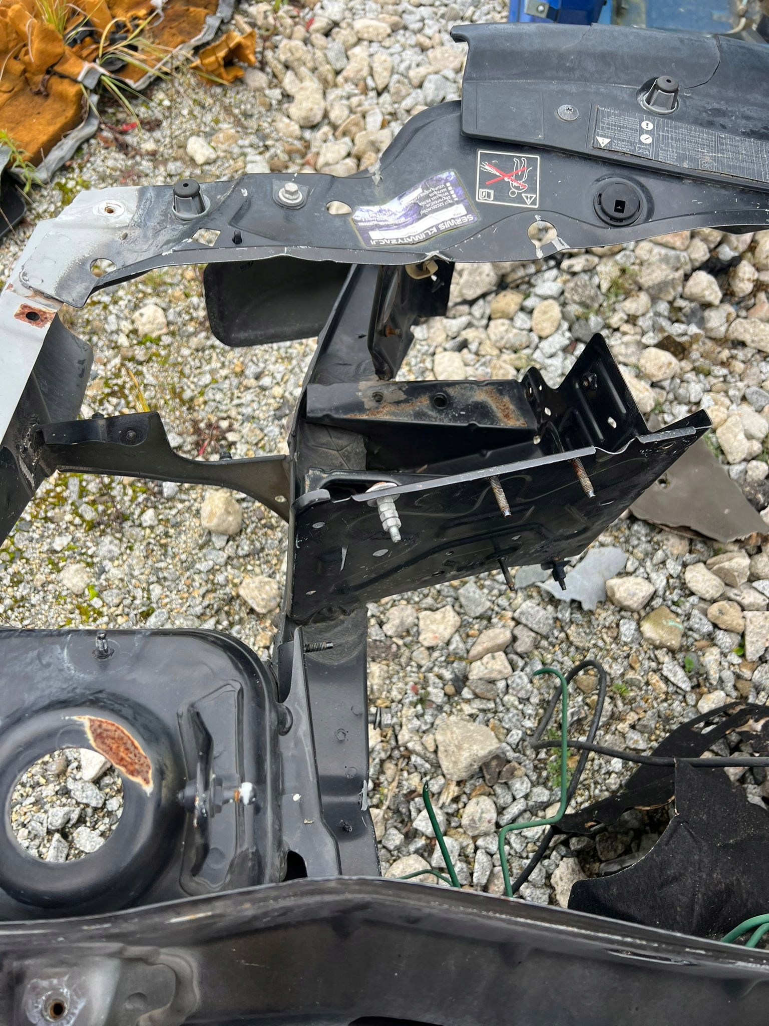 ĆWIARTKA PODŁUŻNICA LEWY PRZÓD DACIA DUSTER Producent części Dacia OE