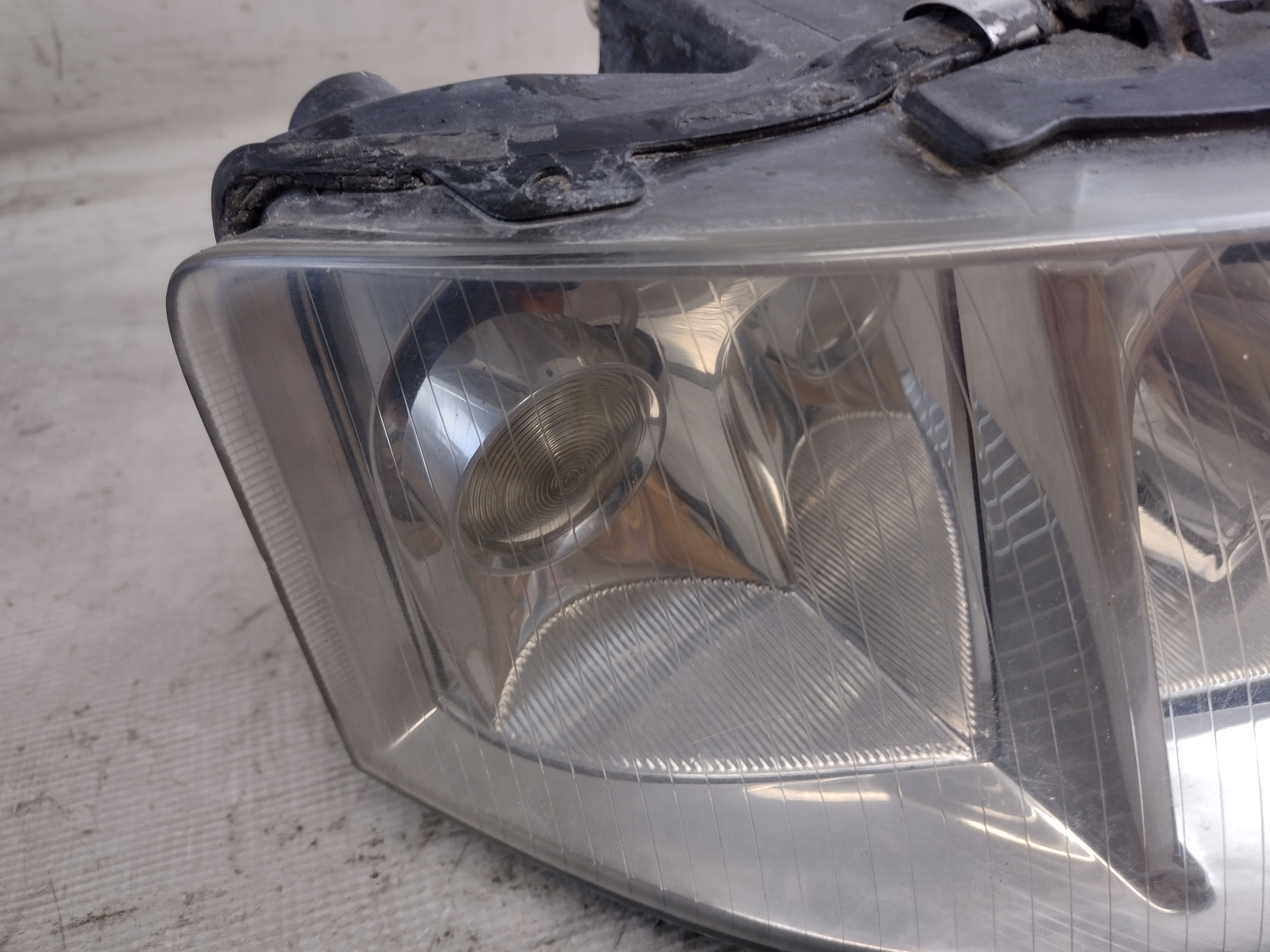 light right front Audi A6 C5 Xenon