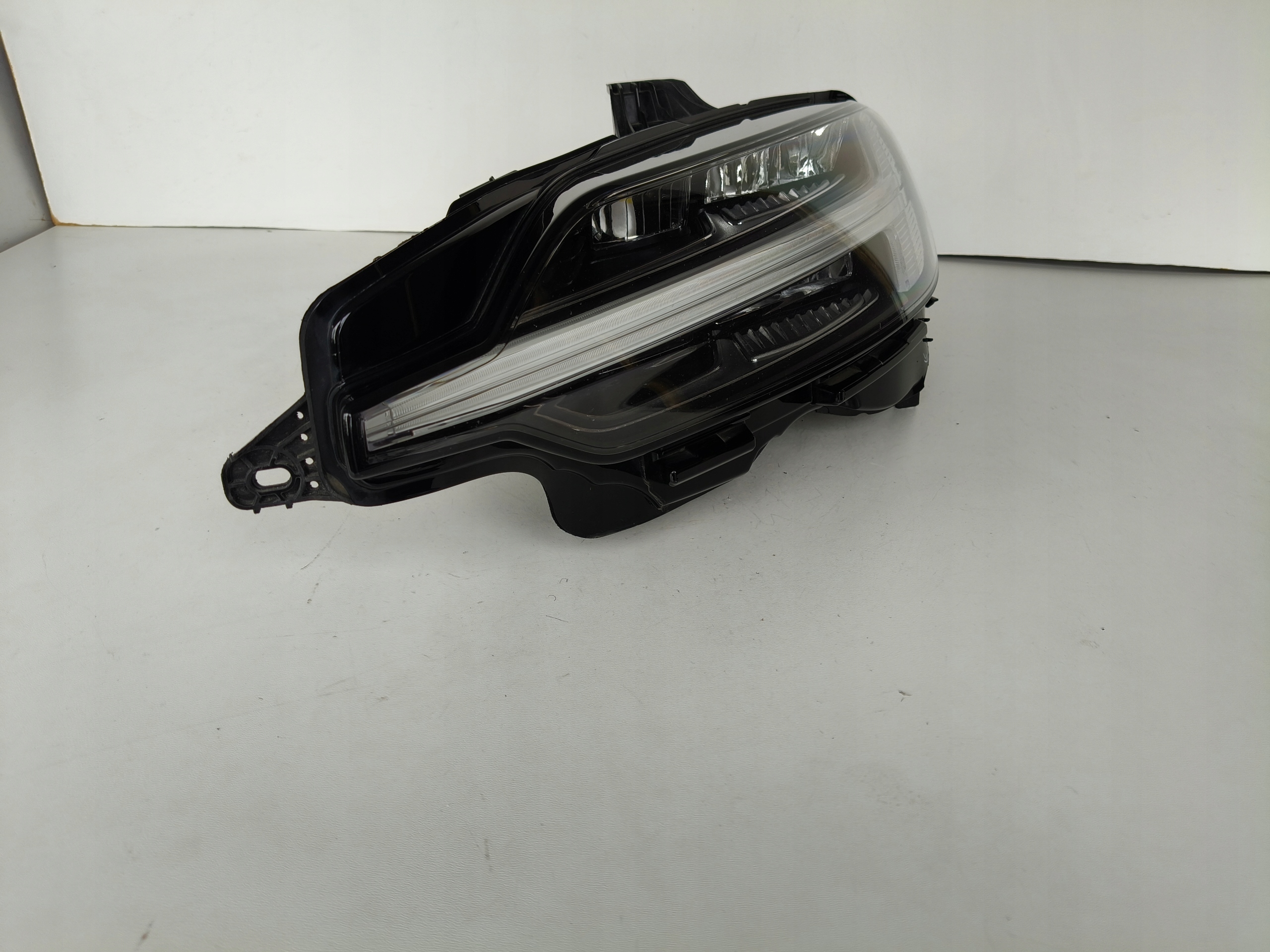 light left REFLEKTOR VOLVO V60 II S60 III 18- FULL LED ACTIVE HIGH BEAM