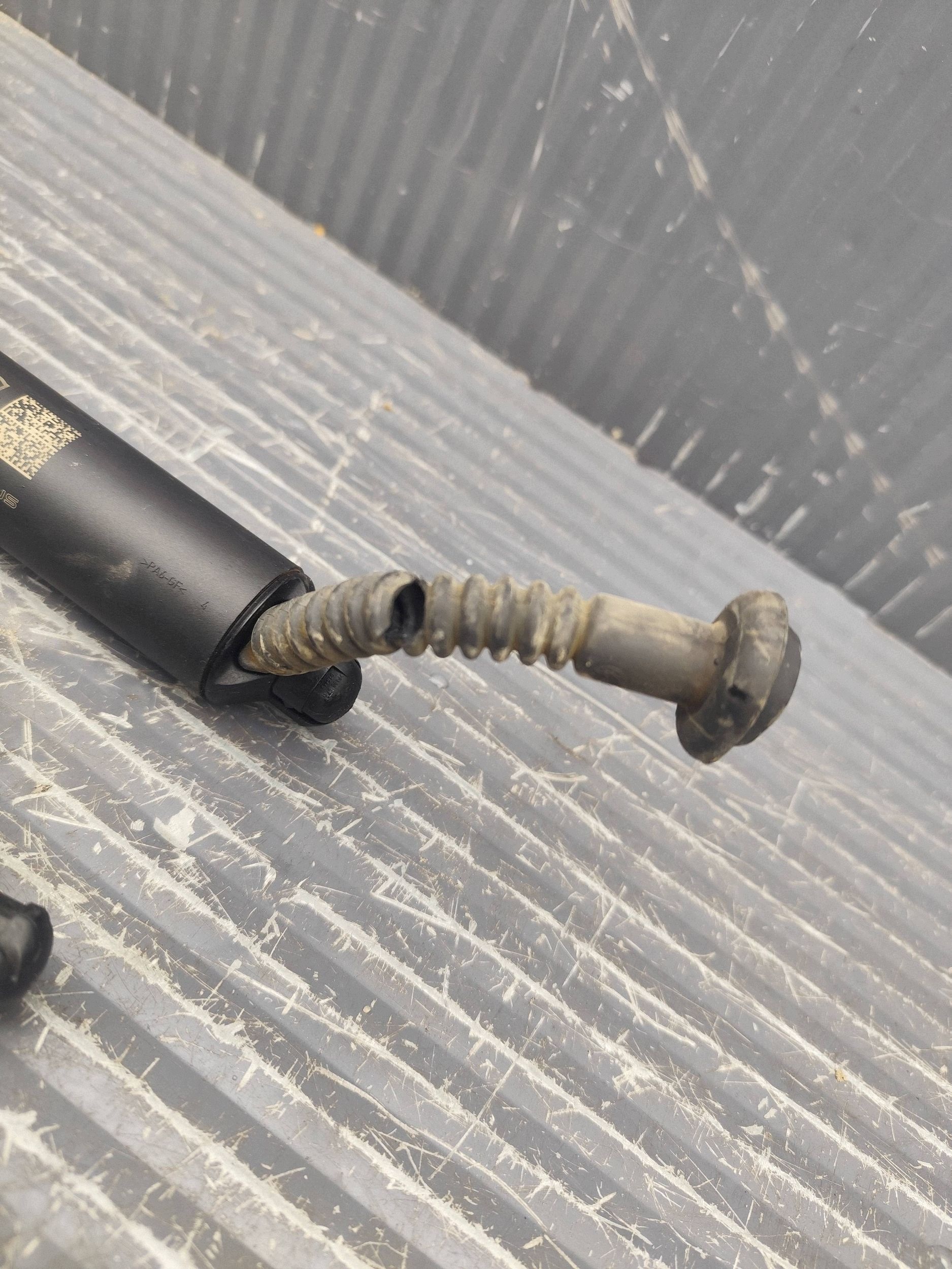 CUPRA FORMENTOR Dämpfer heckklappe KOMPLET 5FF827552A 5FF827851C